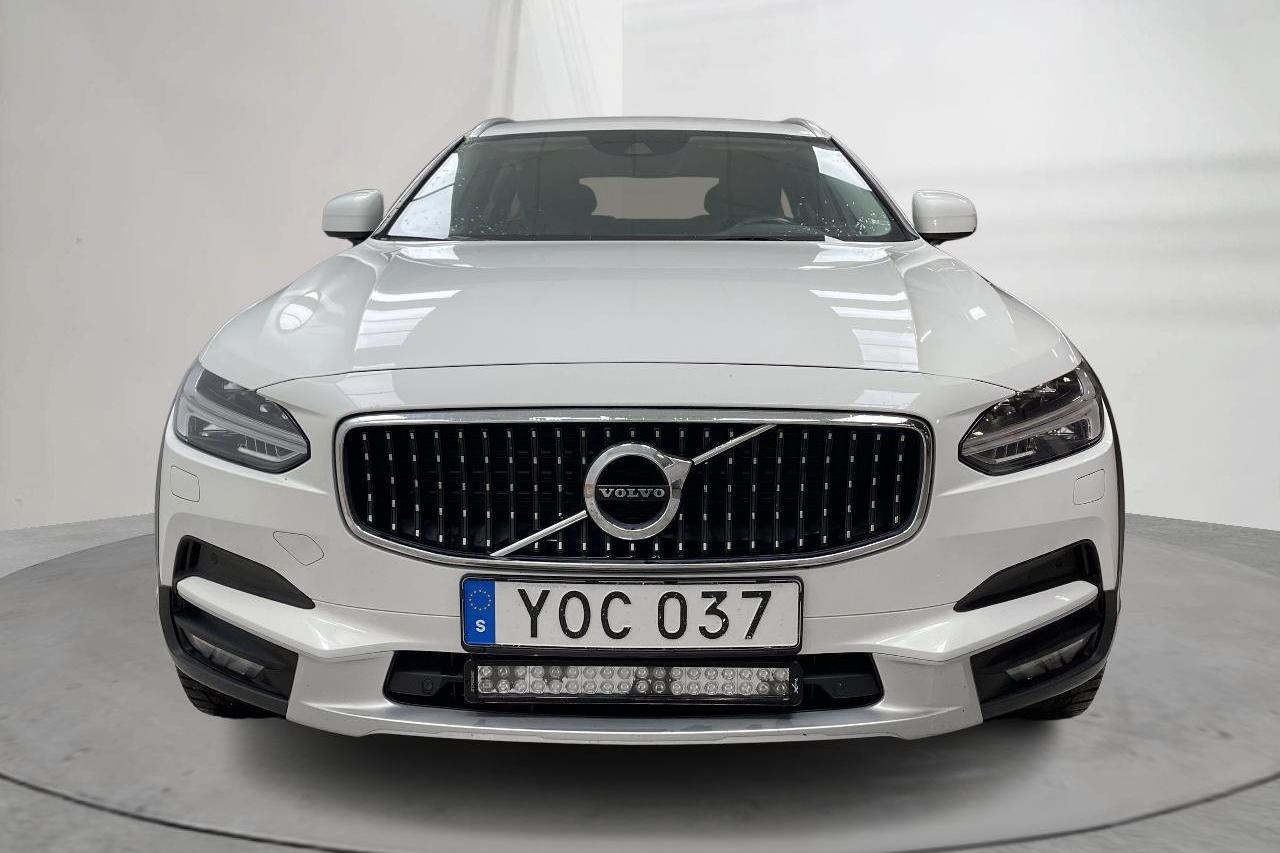 Volvo V90 D4 Cross Country AWD (190hk) - 24 287 mil - Automat - vit - 2019