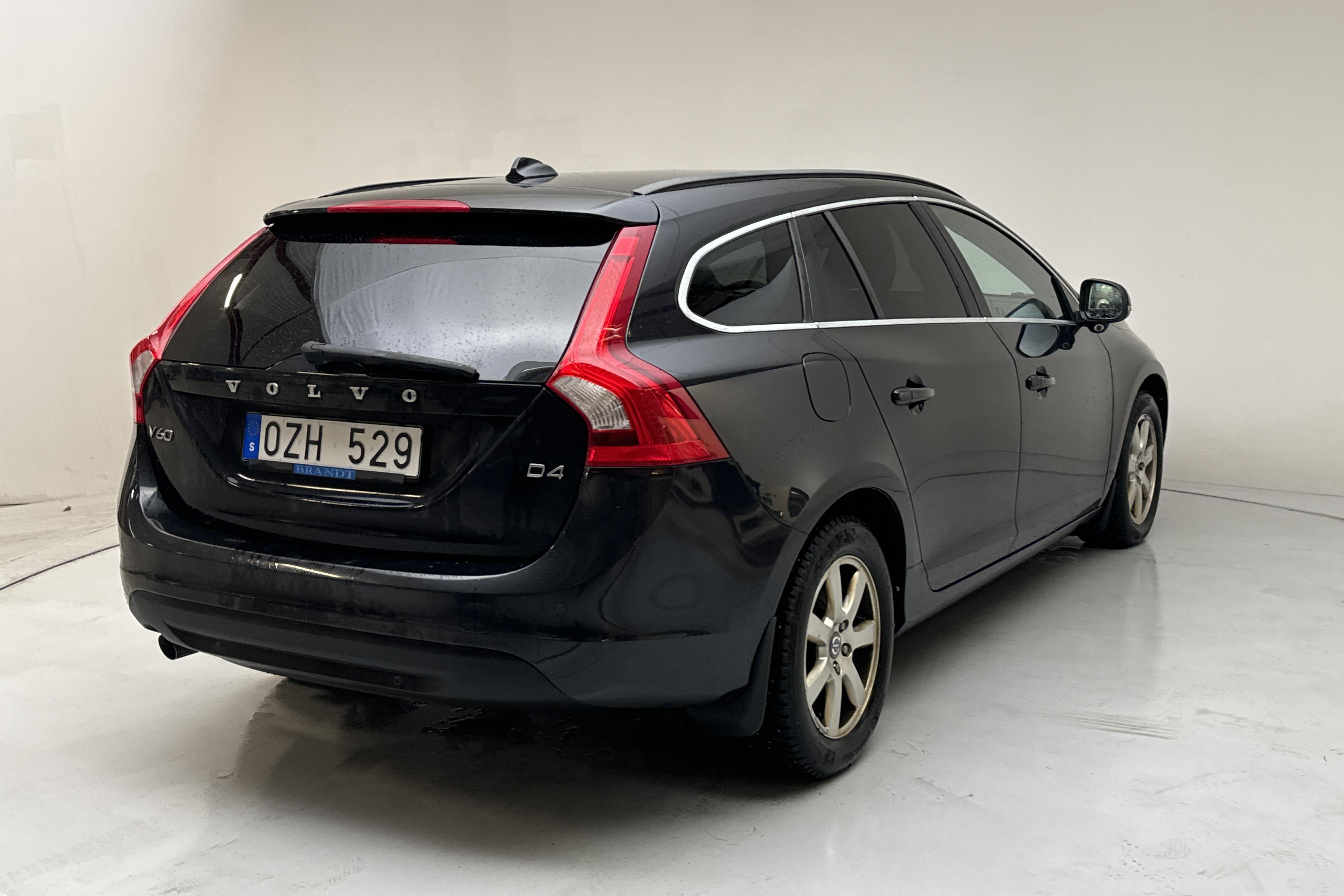 Volvo V60 D4 (163hk) - 17 342 mil - Manuell - svart - 2013