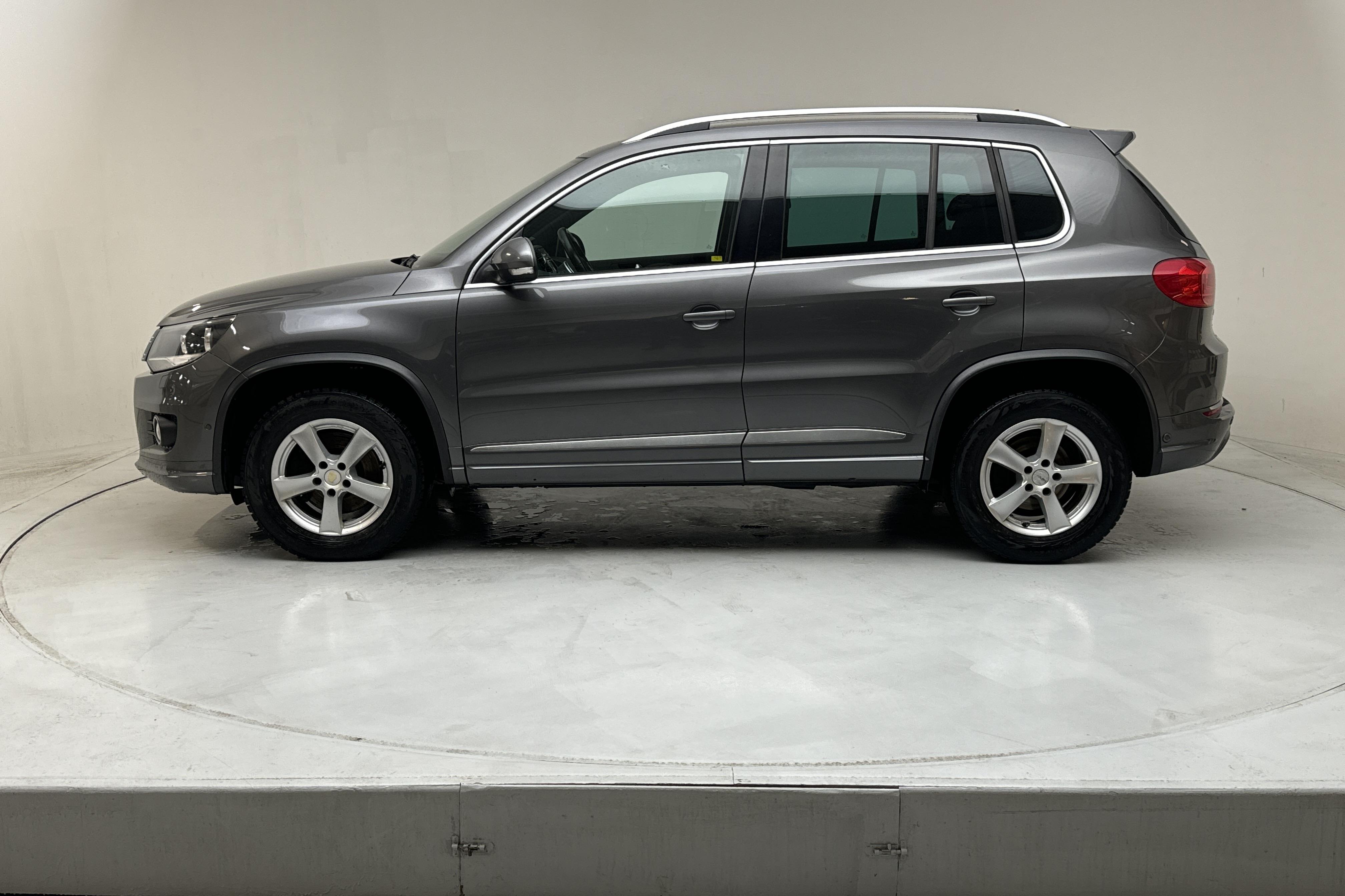 VW Tiguan 1.4 TSI 4MOTION (160hk) - 130 740 km - Manual - Dark Grey - 2015