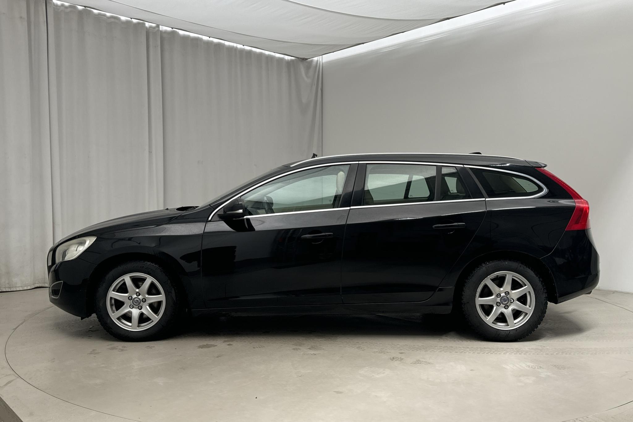 Volvo V60 D3 (163hk) - 24 390 mil - Automat - svart - 2012