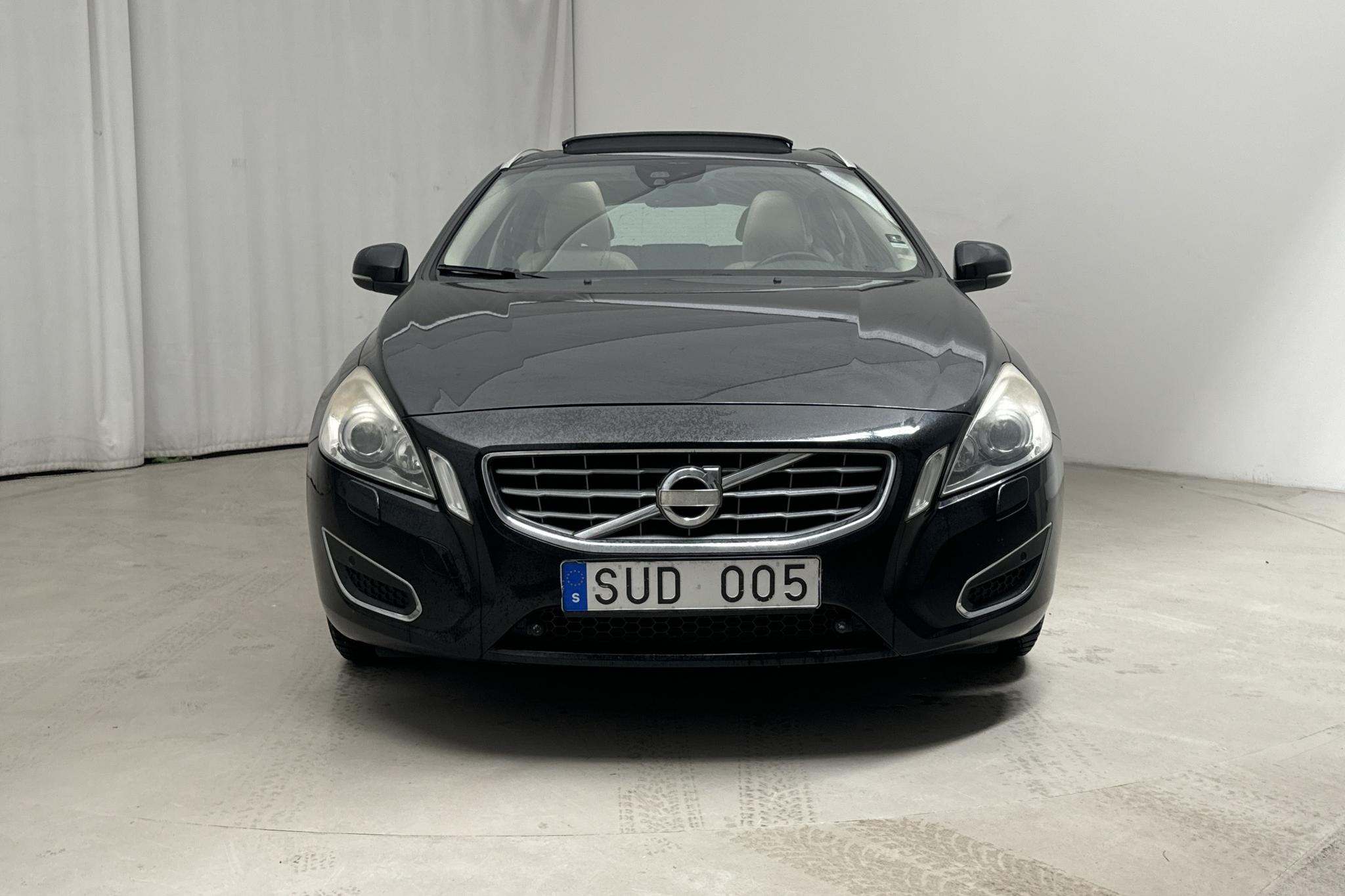 Volvo V60 D3 (163hk) - 24 390 mil - Automat - svart - 2012