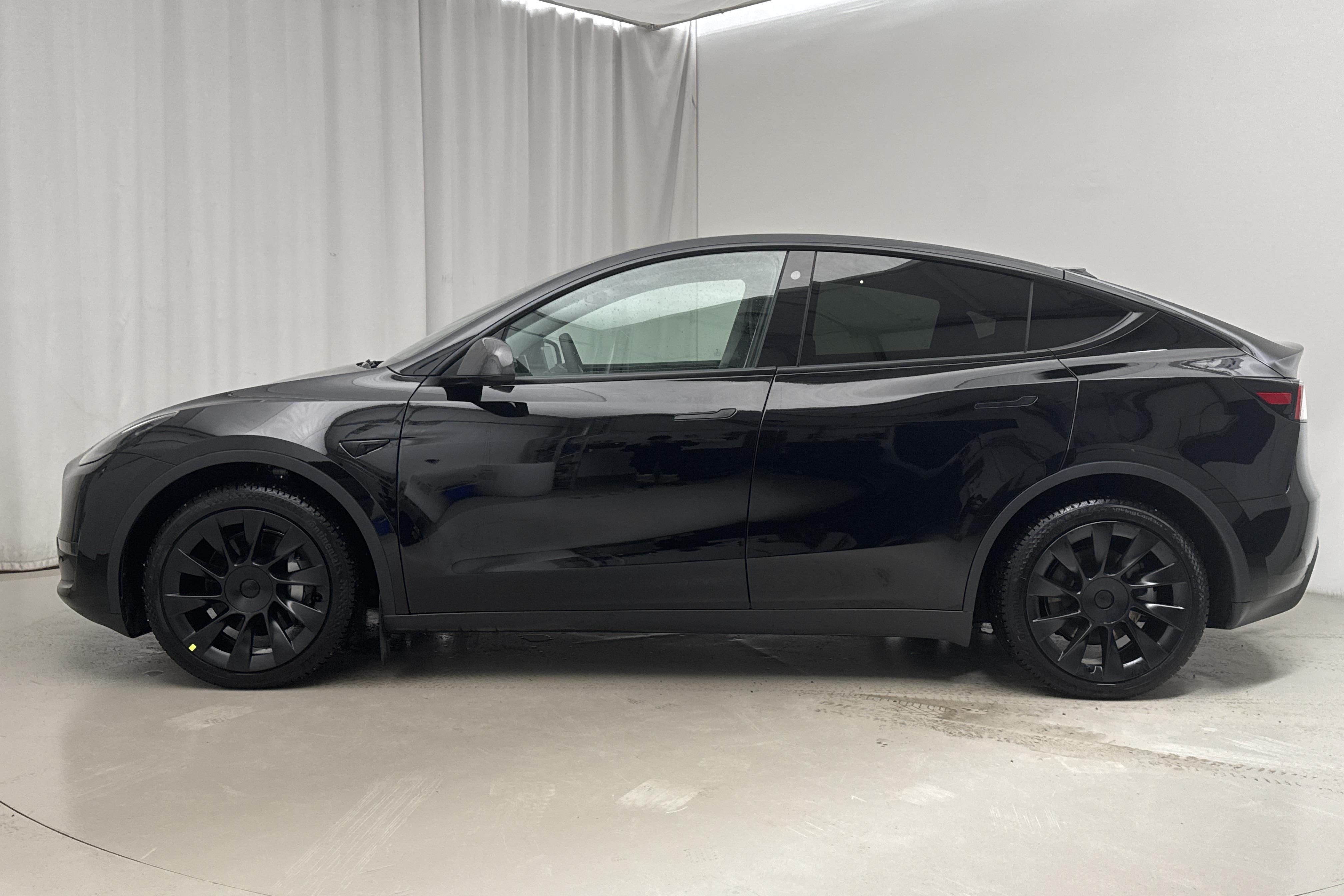 Tesla Model Y Long Range Dual Motor AWD - 2 047 mil - Automat - svart - 2023