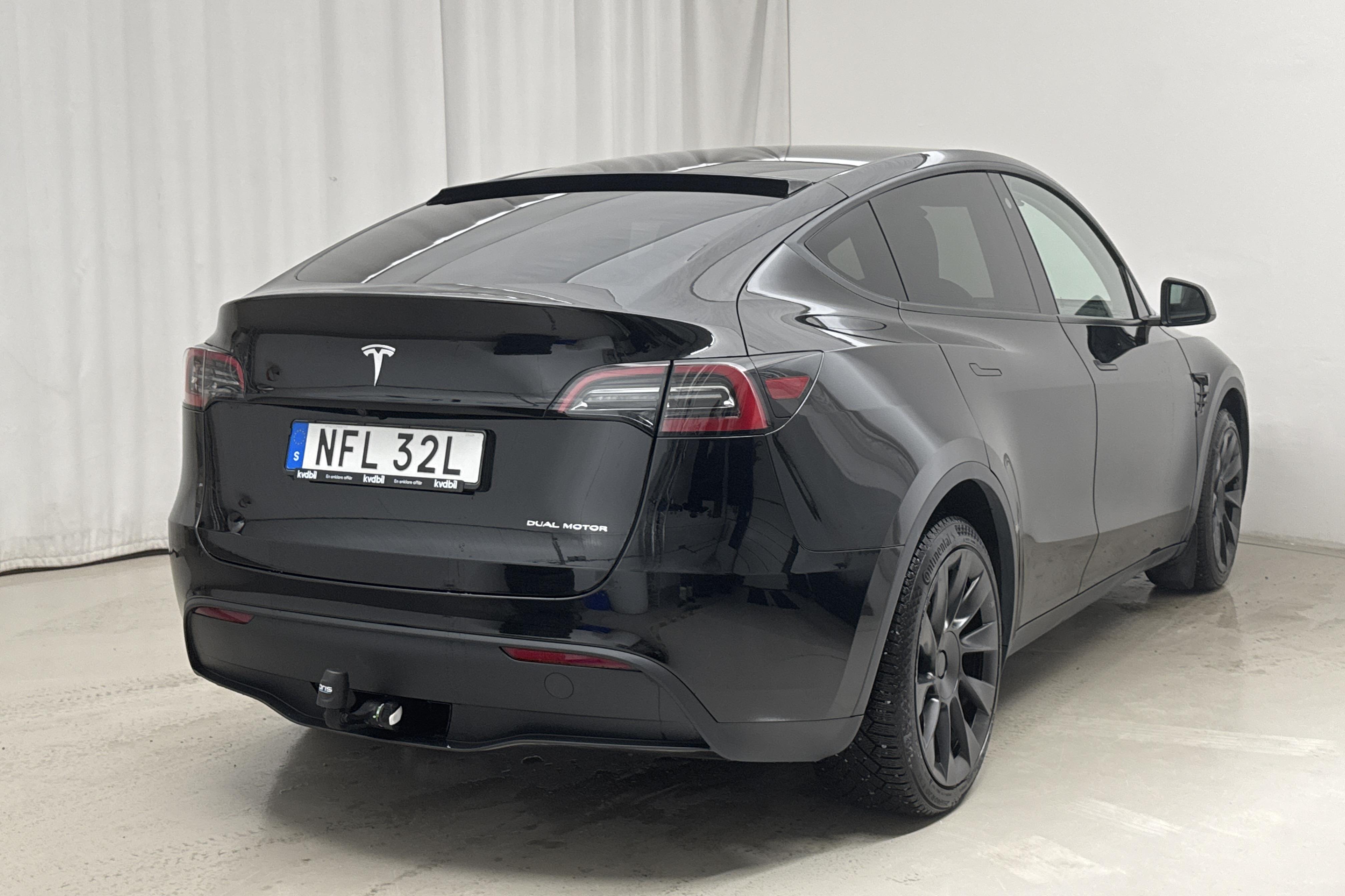 Tesla Model Y Long Range Dual Motor AWD - 2 047 mil - Automat - svart - 2023