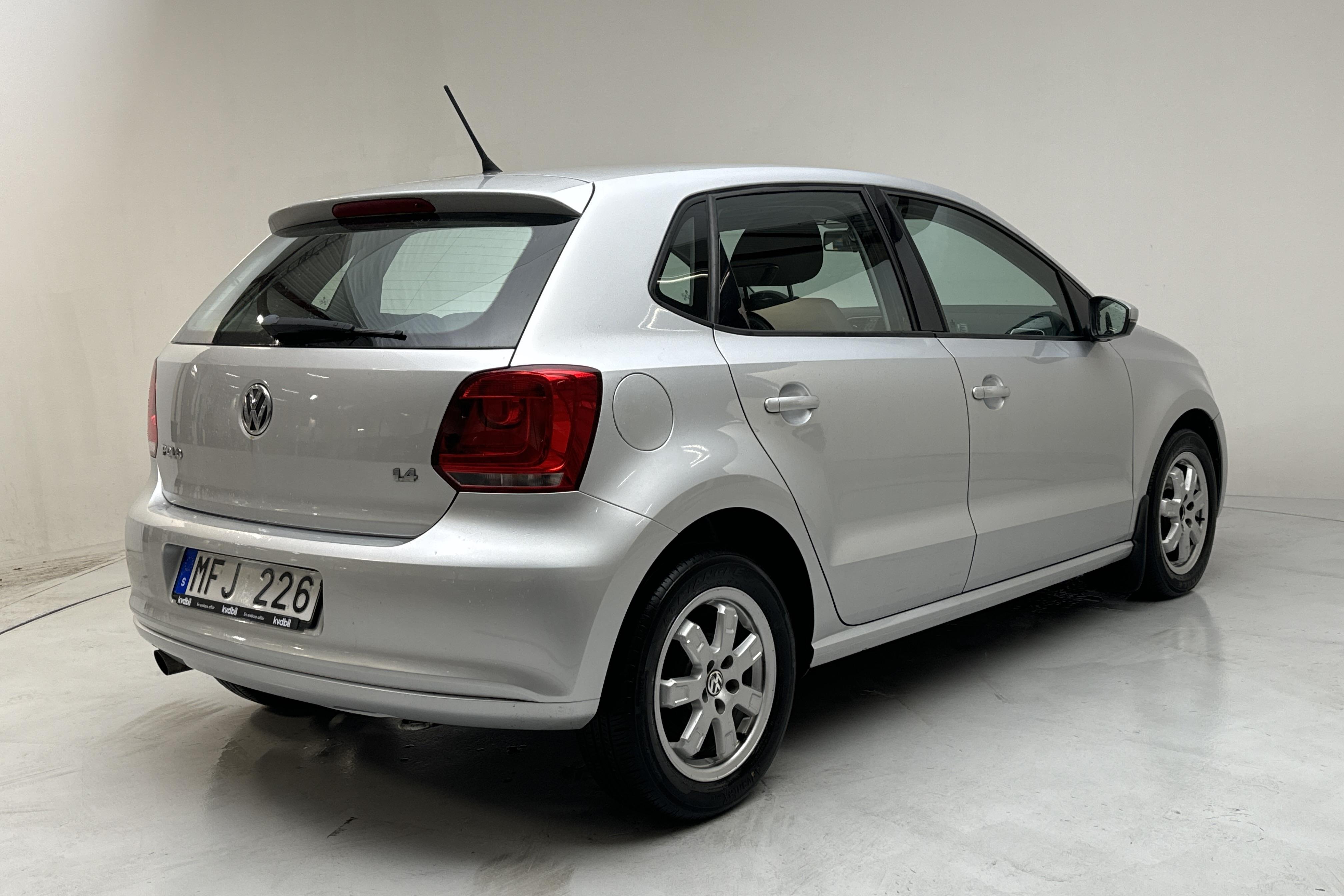 VW Polo 1.4 5dr (85hk) - 117 190 km - Käsitsi - hõbe - 2012