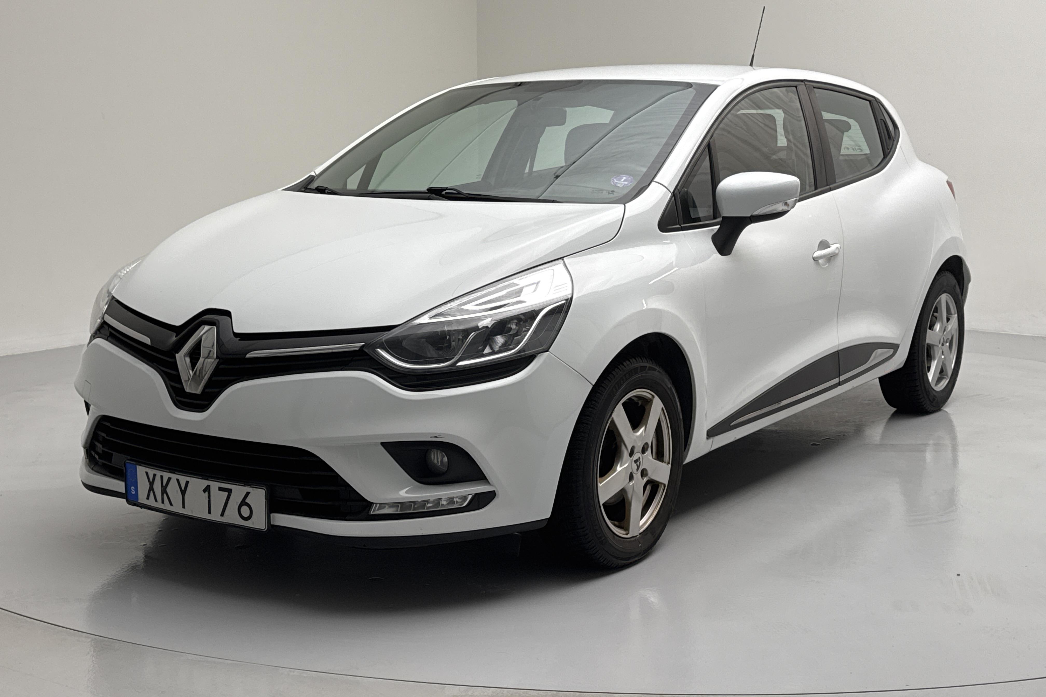 Renault Clio IV 0.9 TCe 75 5dr (75hk) - 13 092 mil - Manuell - vit - 2019