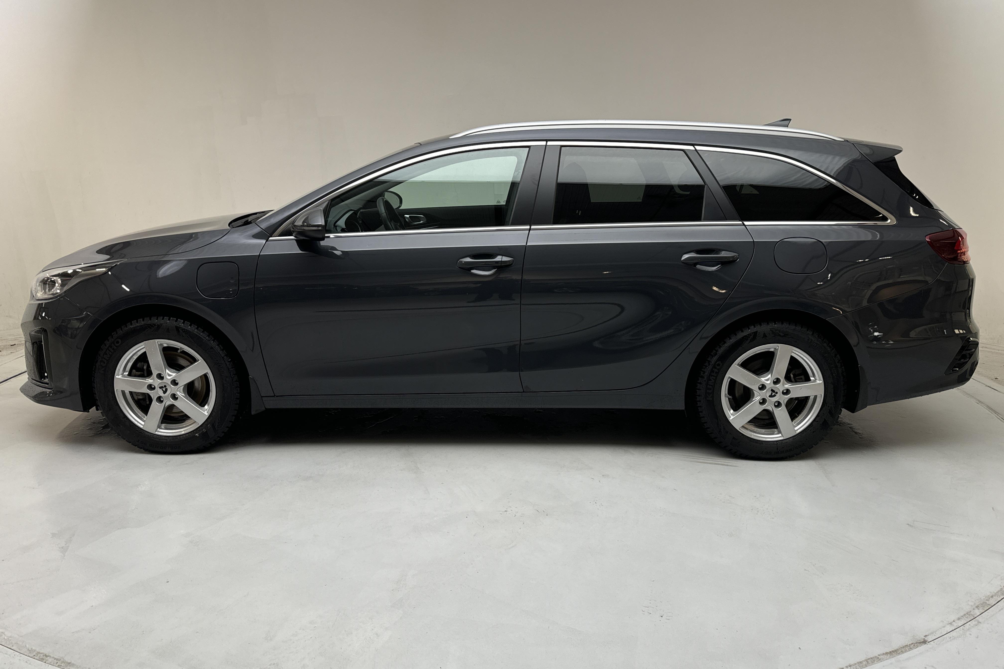 KIA Ceed 1.6 Plug-in Hybrid SW (141hk) - 27 740 km - Automatic - gray - 2021