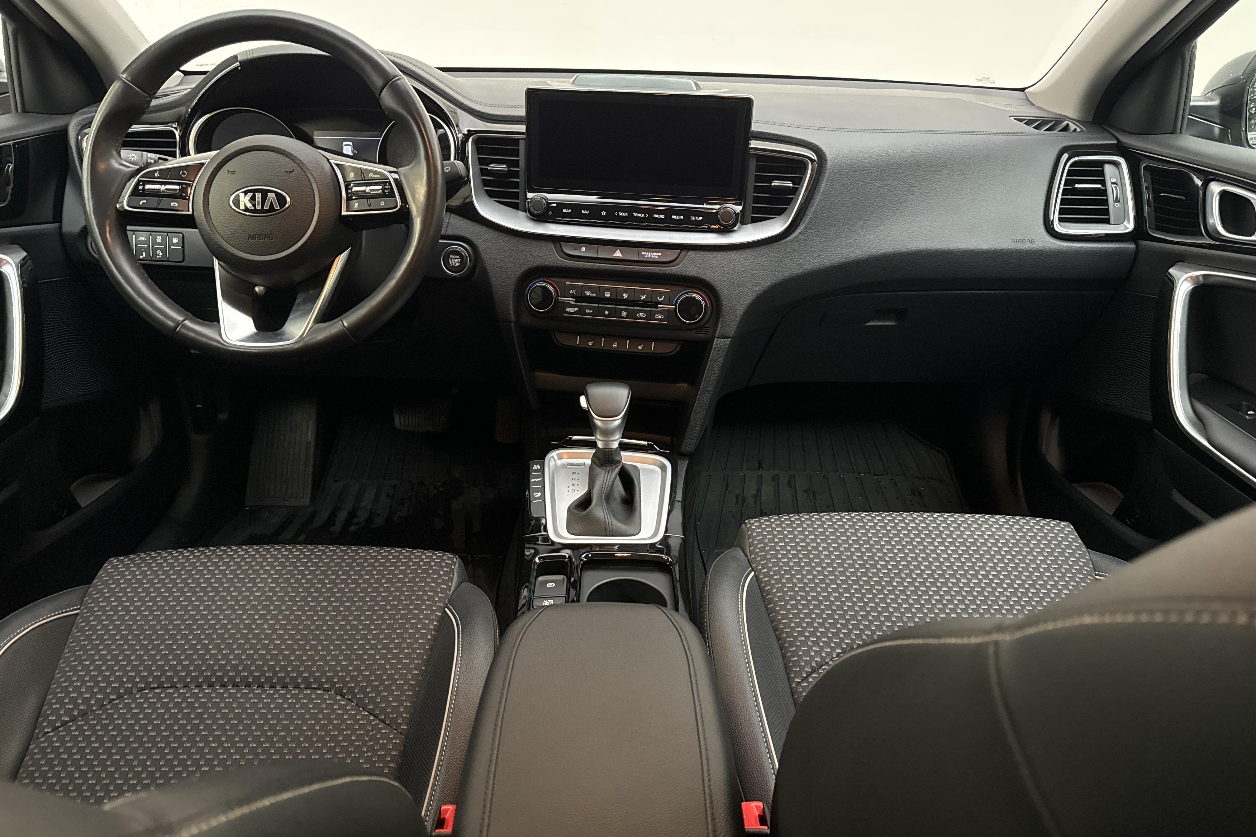 KIA Ceed 1.6 Plug-in Hybrid SW (141hk) - 27 740 km - Automaatne - hall - 2021