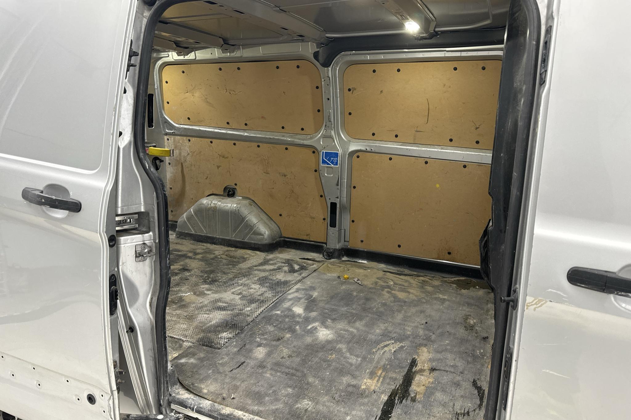 Ford Transit Custom 290 (125hk) - 127 380 km - Käsitsi - hall - 2015