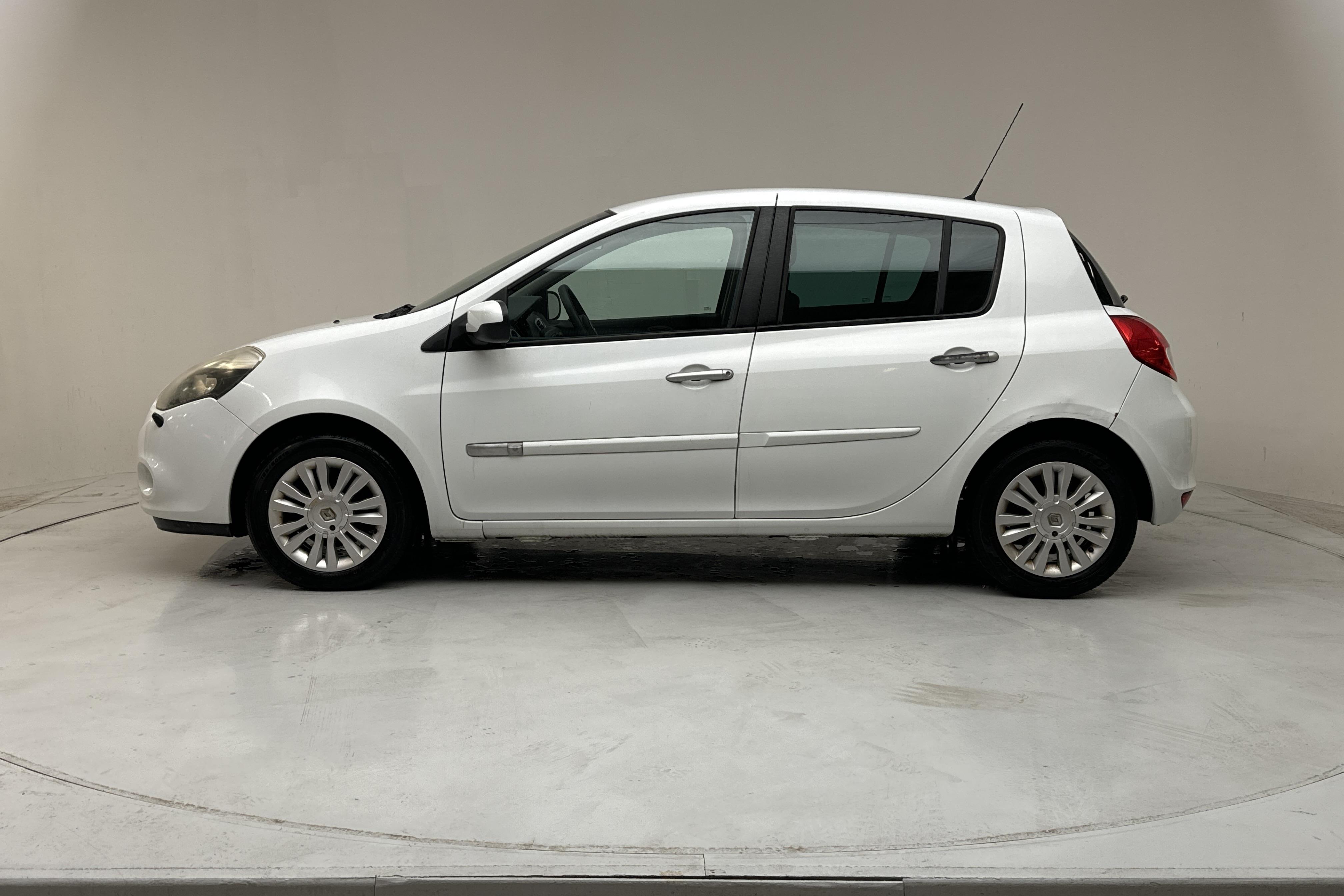 Renault Clio III 1.2 Flex Fuel 5dr (75hk) - 6 158 mil - Manuell - vit - 2010