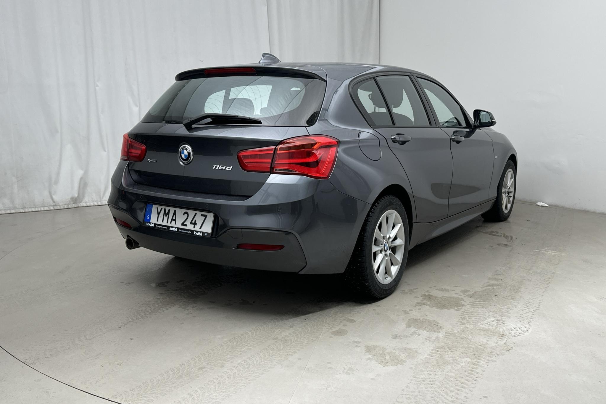 BMW 118d xDrive 5dr, F20 (150hk) - 79 580 km - Manualna - szary - 2017