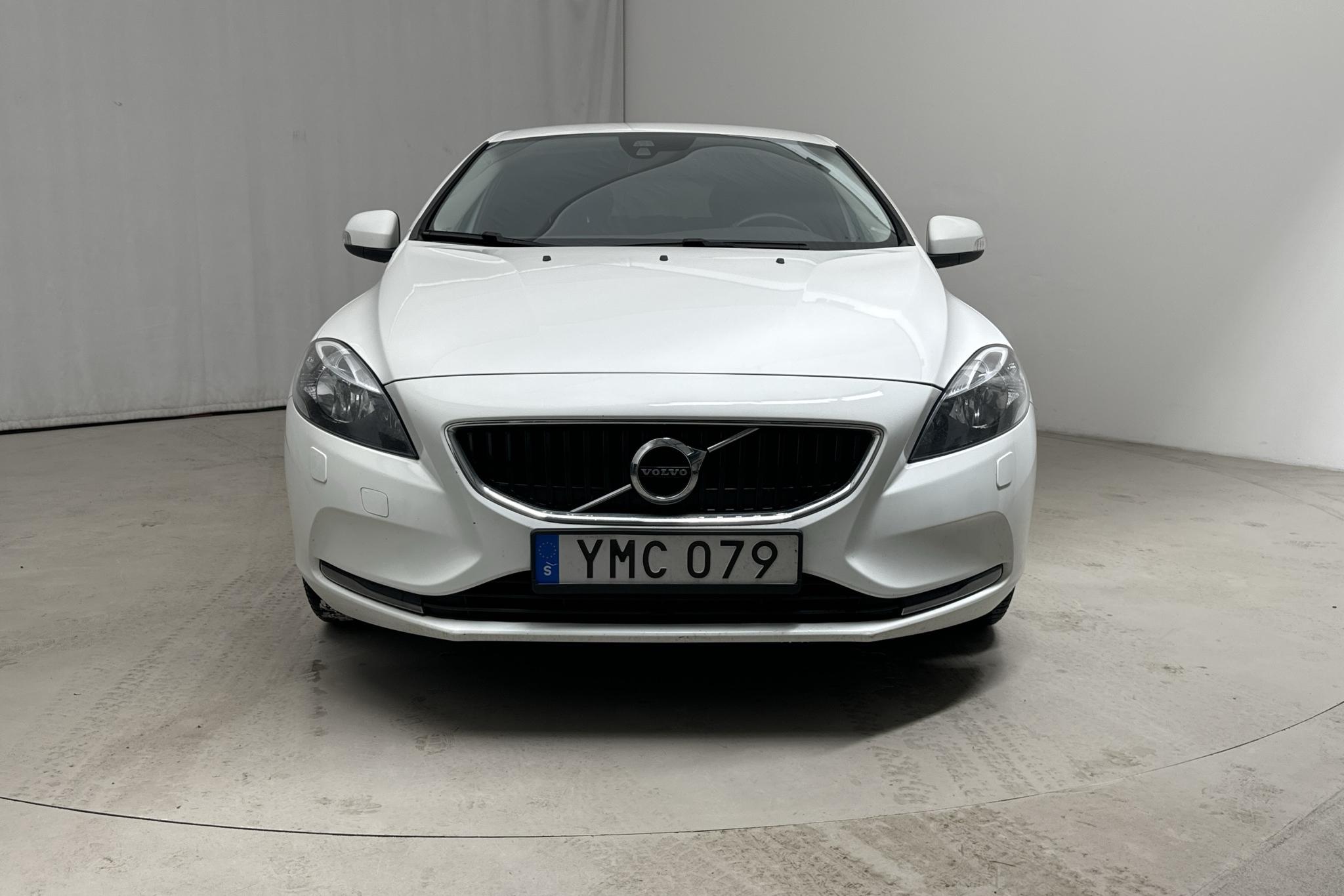 Volvo V40 T3 (152hk) - 11 818 mil - Automat - vit - 2018