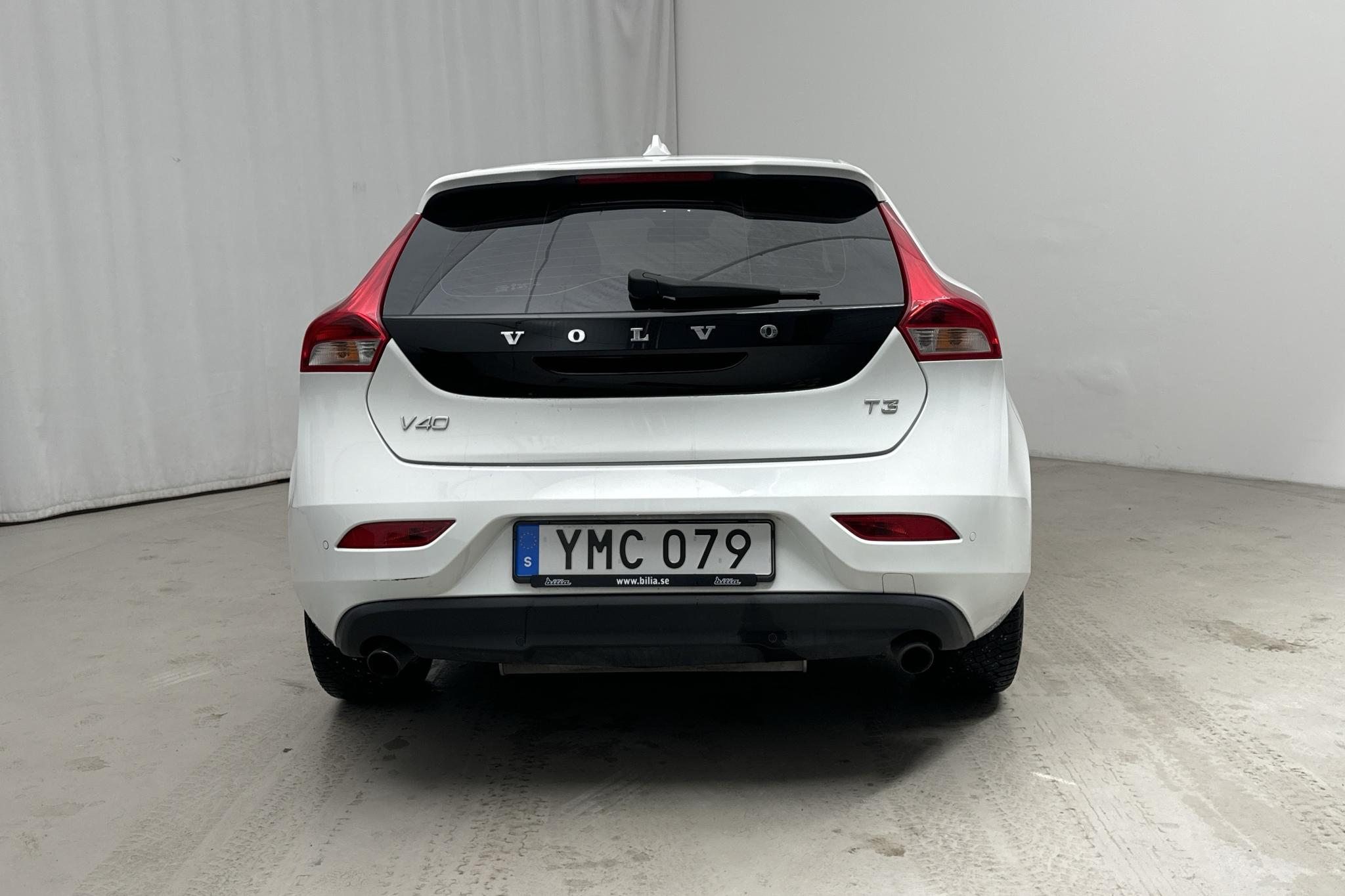 Volvo V40 T3 (152hk) - 11 818 mil - Automat - vit - 2018