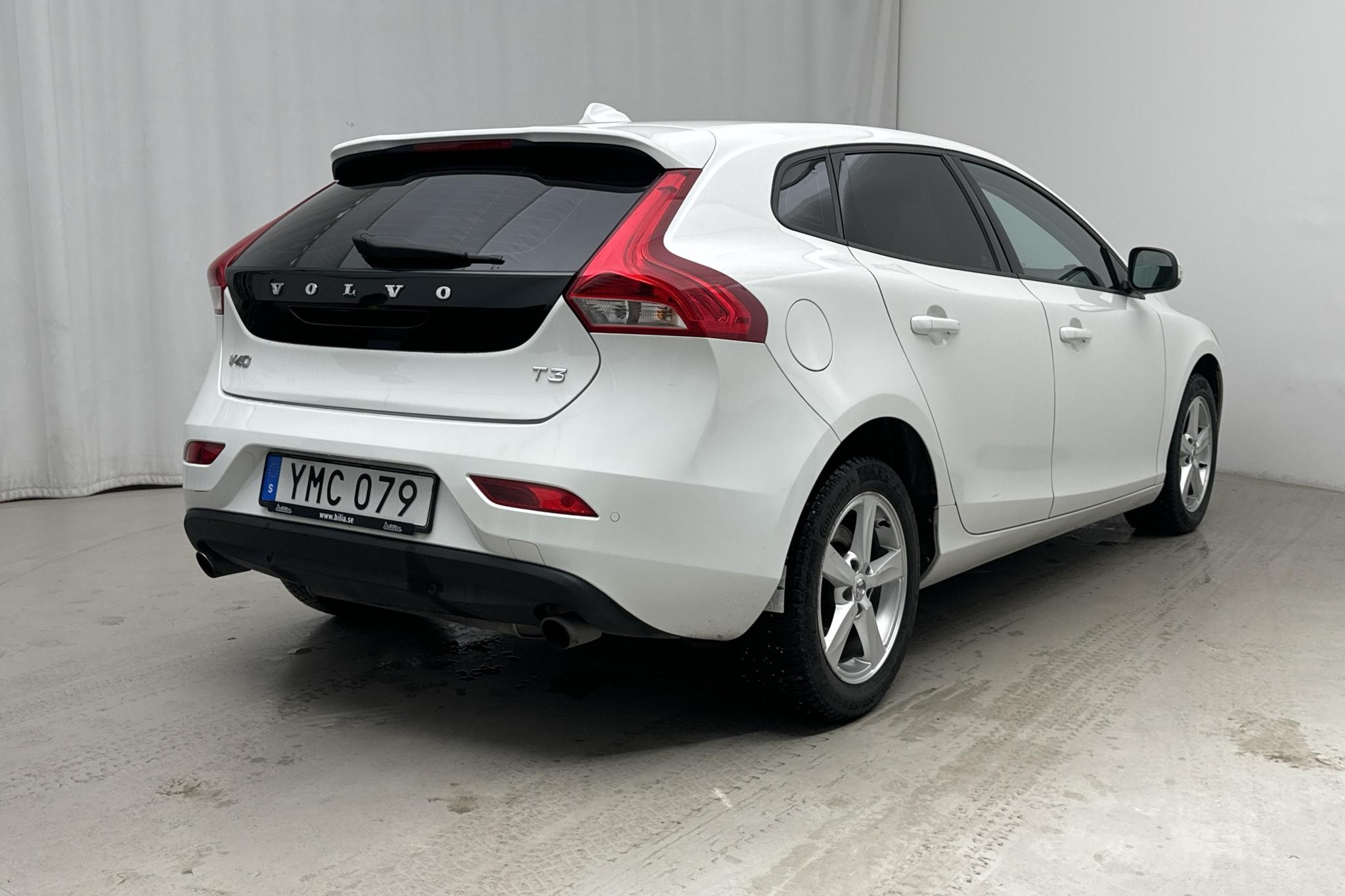 Volvo V40 T3 (152hk) - 11 818 mil - Automat - vit - 2018