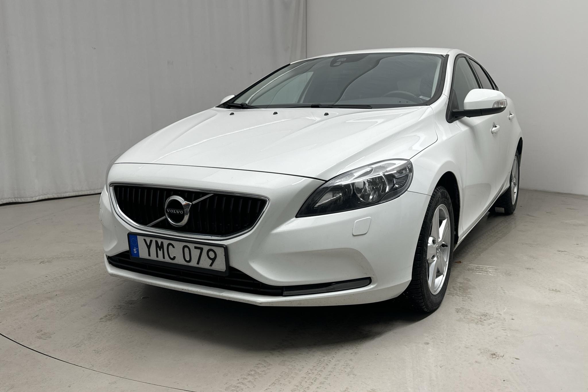 Volvo V40 T3 (152hk) - 11 818 mil - Automat - vit - 2018