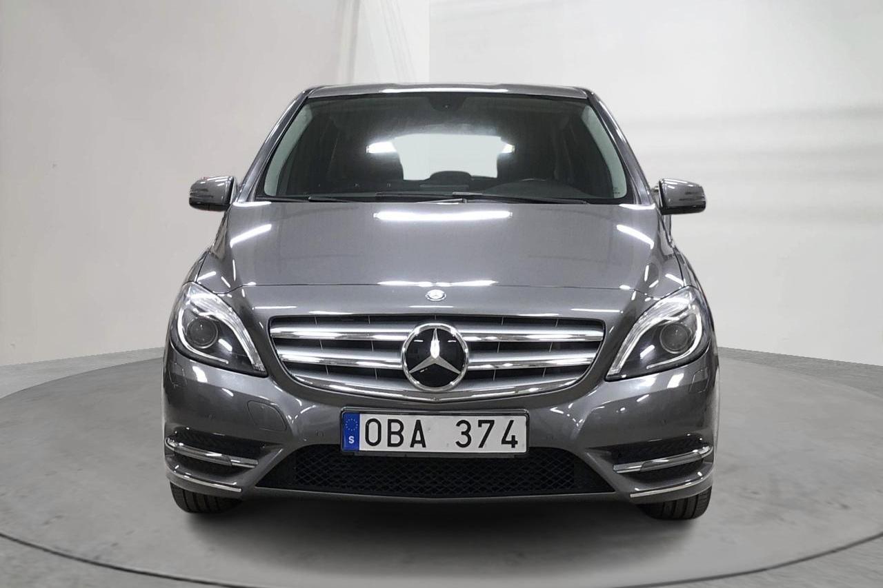 Mercedes B 180 W246 (122hk) - 130 160 km - Käsitsi - Dark Grey - 2013