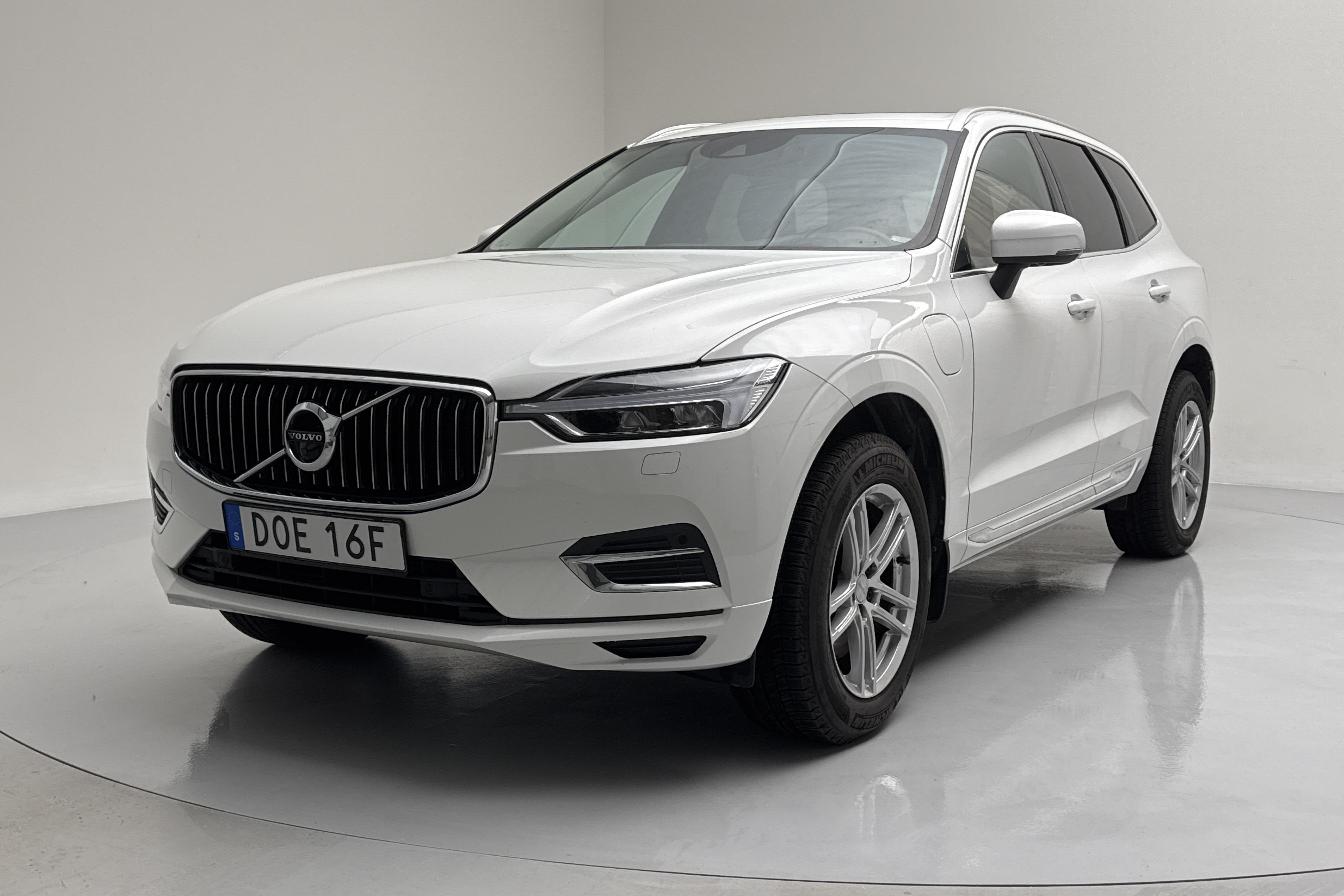 Volvo XC60 T8 AWD Recharge (390hk) - 13 843 mil - Automat - vit - 2020