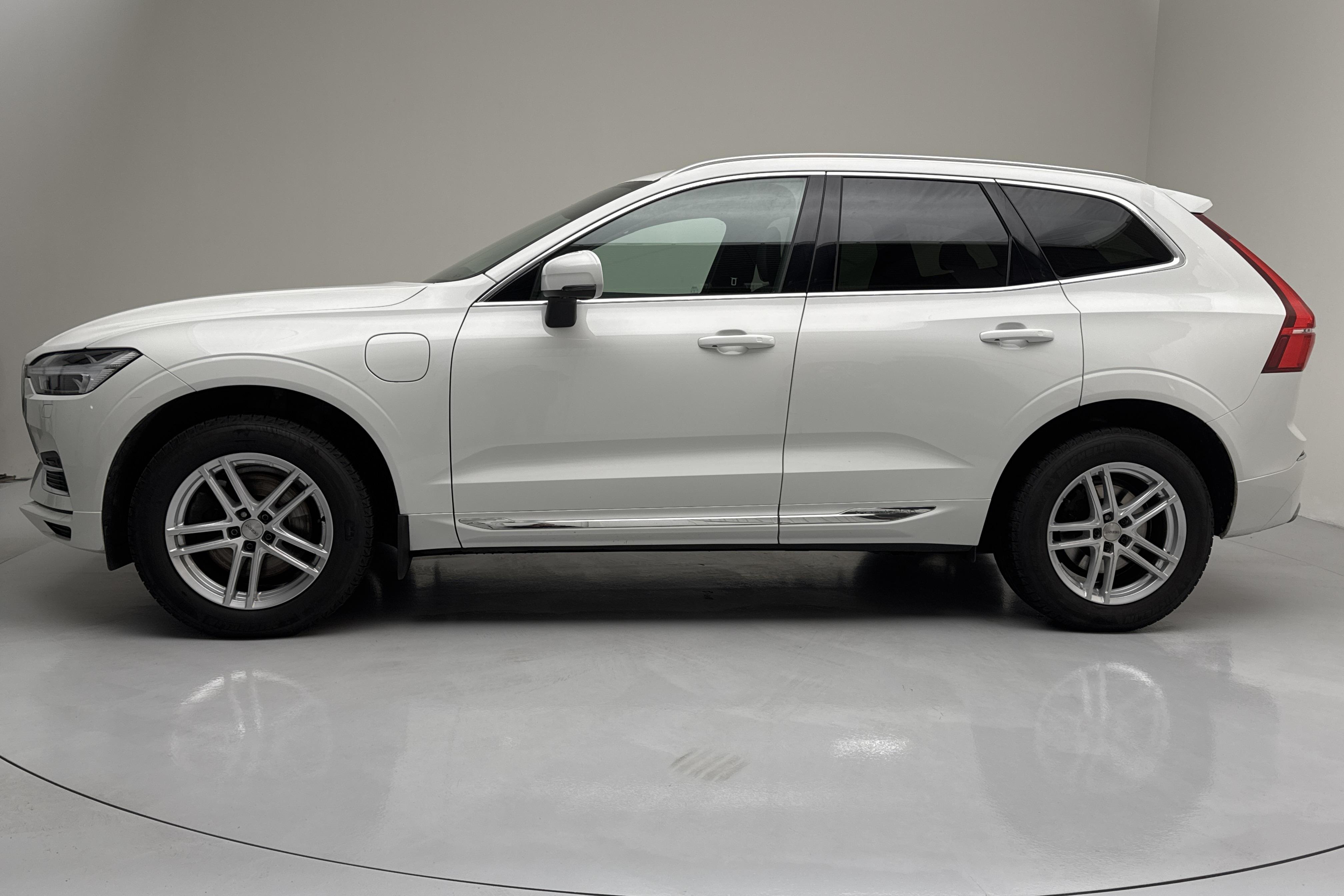 Volvo XC60 T8 AWD Recharge (390hk) - 13 843 mil - Automat - vit - 2020