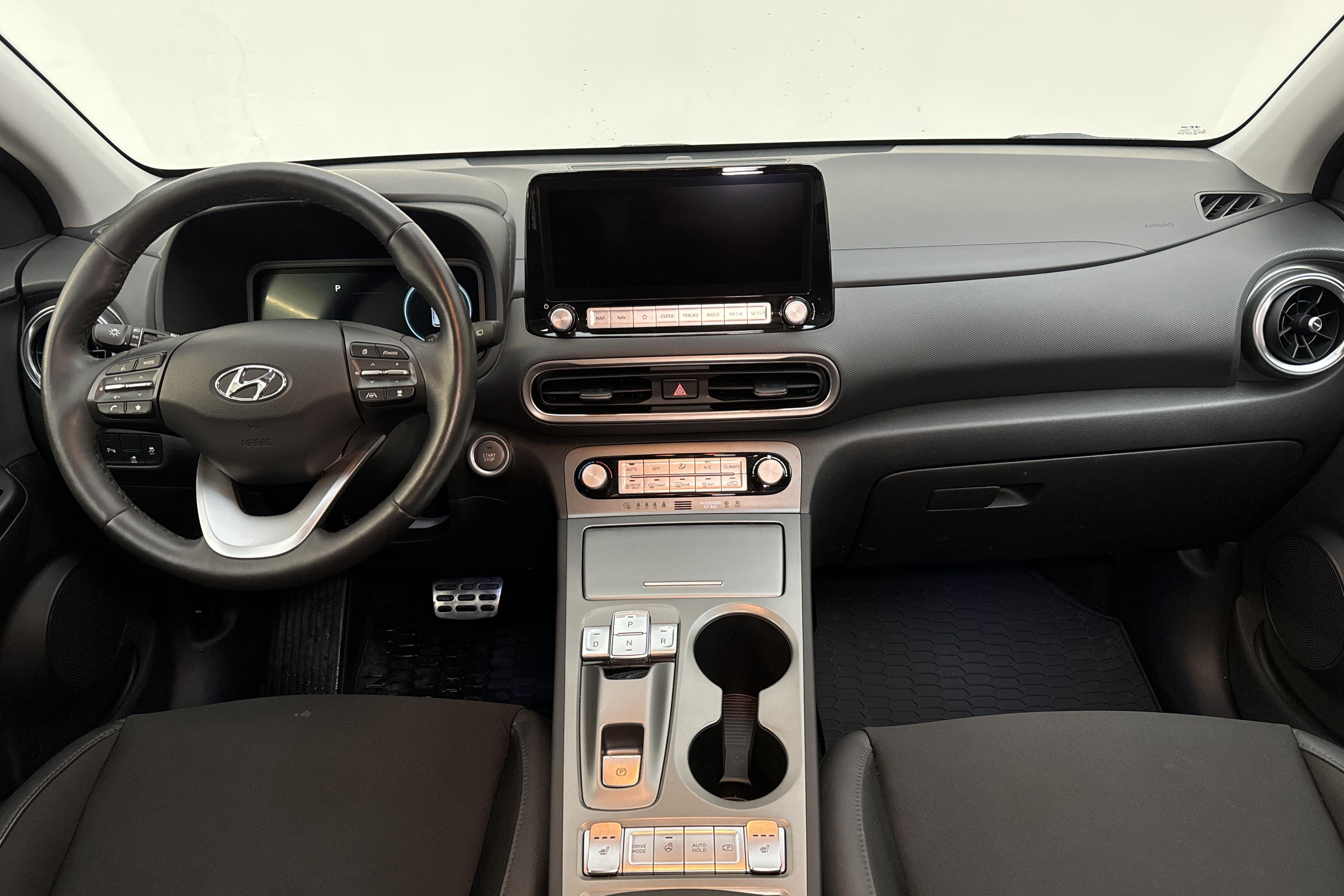 Hyundai Kona Electric Standard Range 39kWh (136hk) - 2 474 mil - Automat - vit - 2022