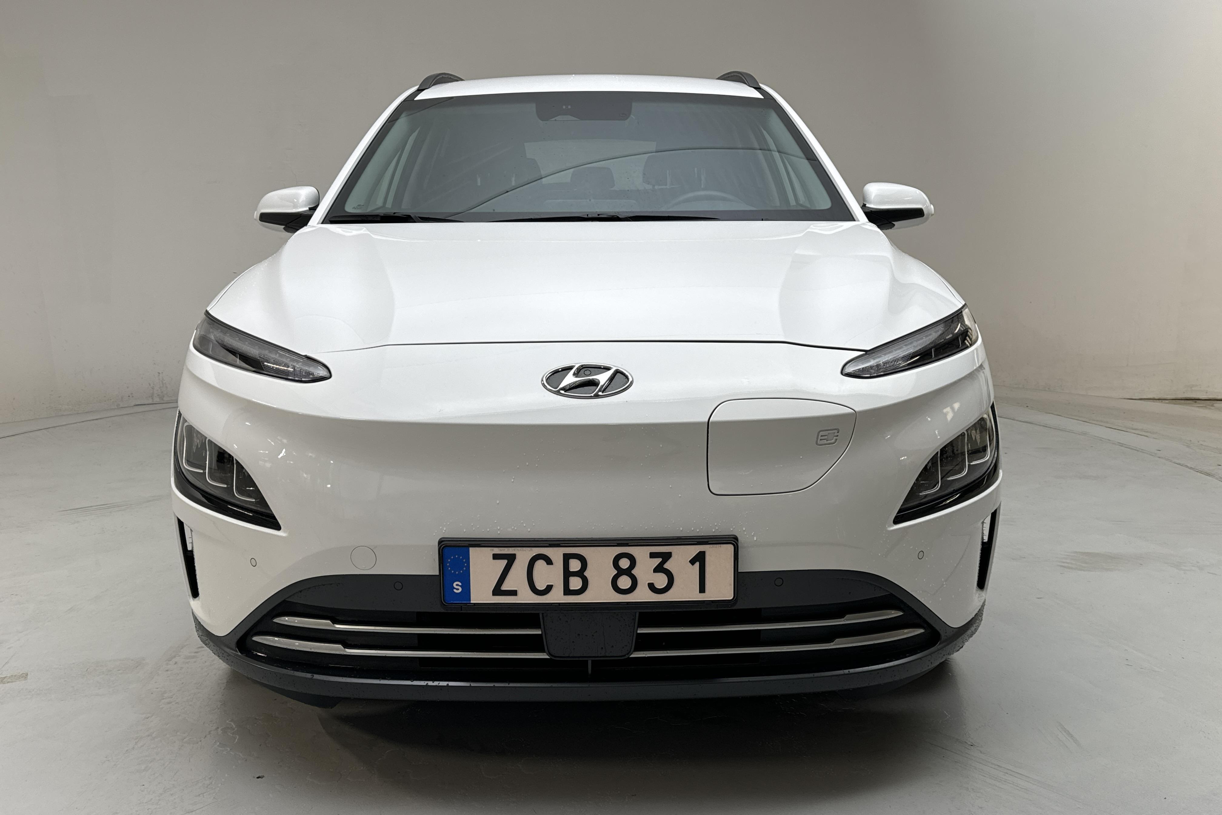 Hyundai Kona Electric Standard Range 39kWh (136hk) - 2 474 mil - Automat - vit - 2022