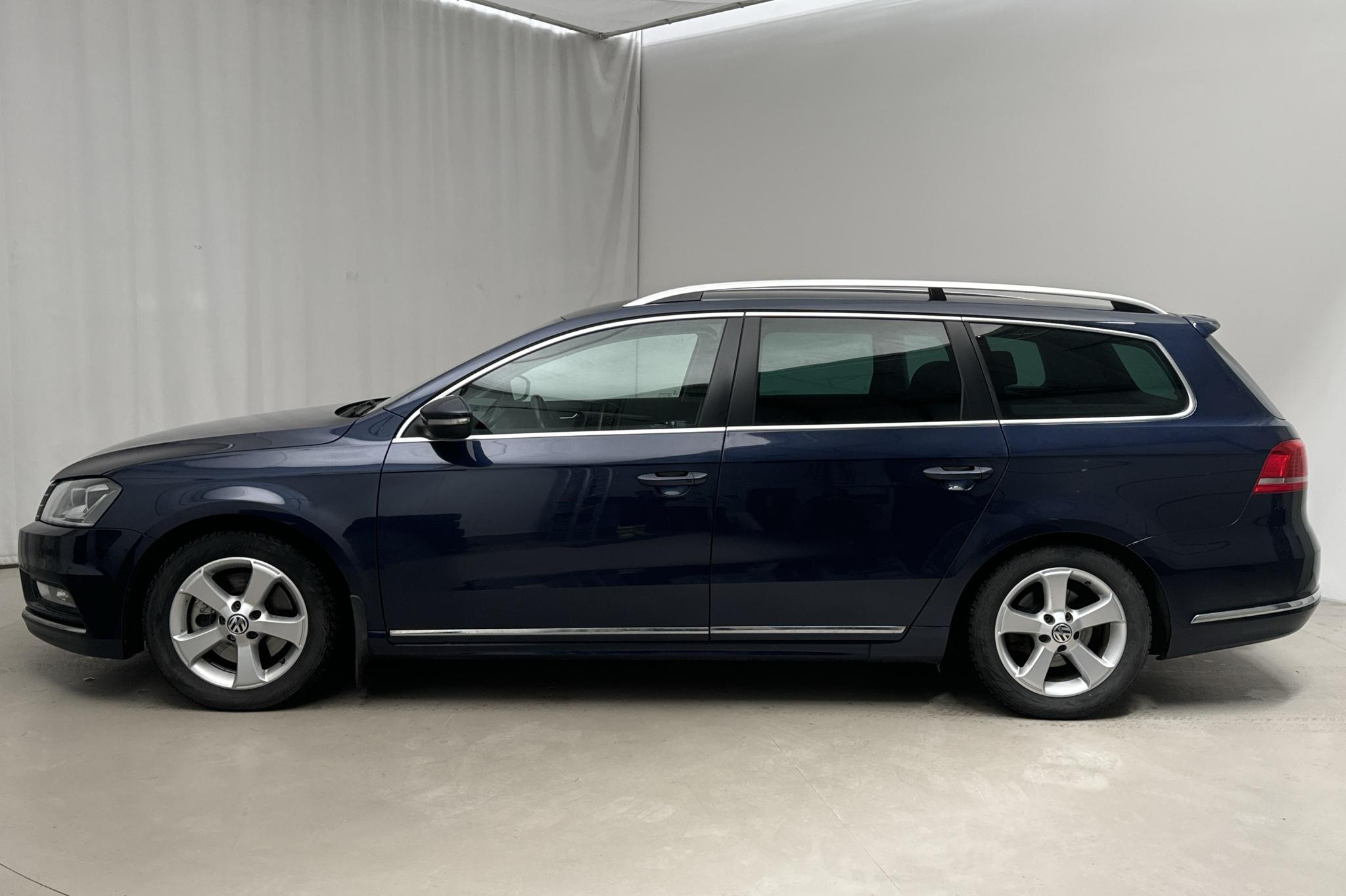 VW Passat 2.0 TDI BlueMotion Technology Variant 4Motion (177hk) - 240 670 km - Automaatne - Dark Blue - 2013