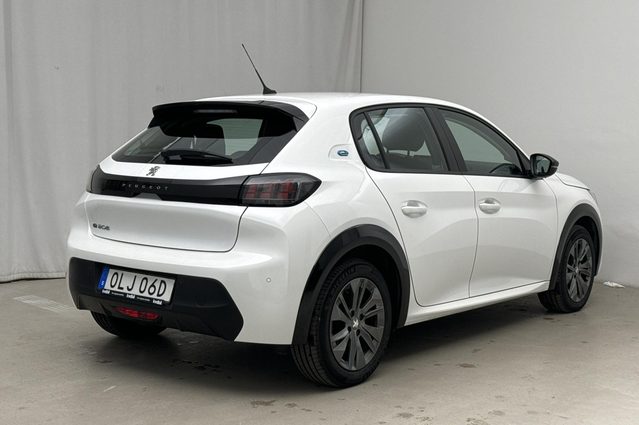 Peugeot e-208 50 kWh 5dr (136hk) - 18 140 km - Automatyczna - biały - 2022