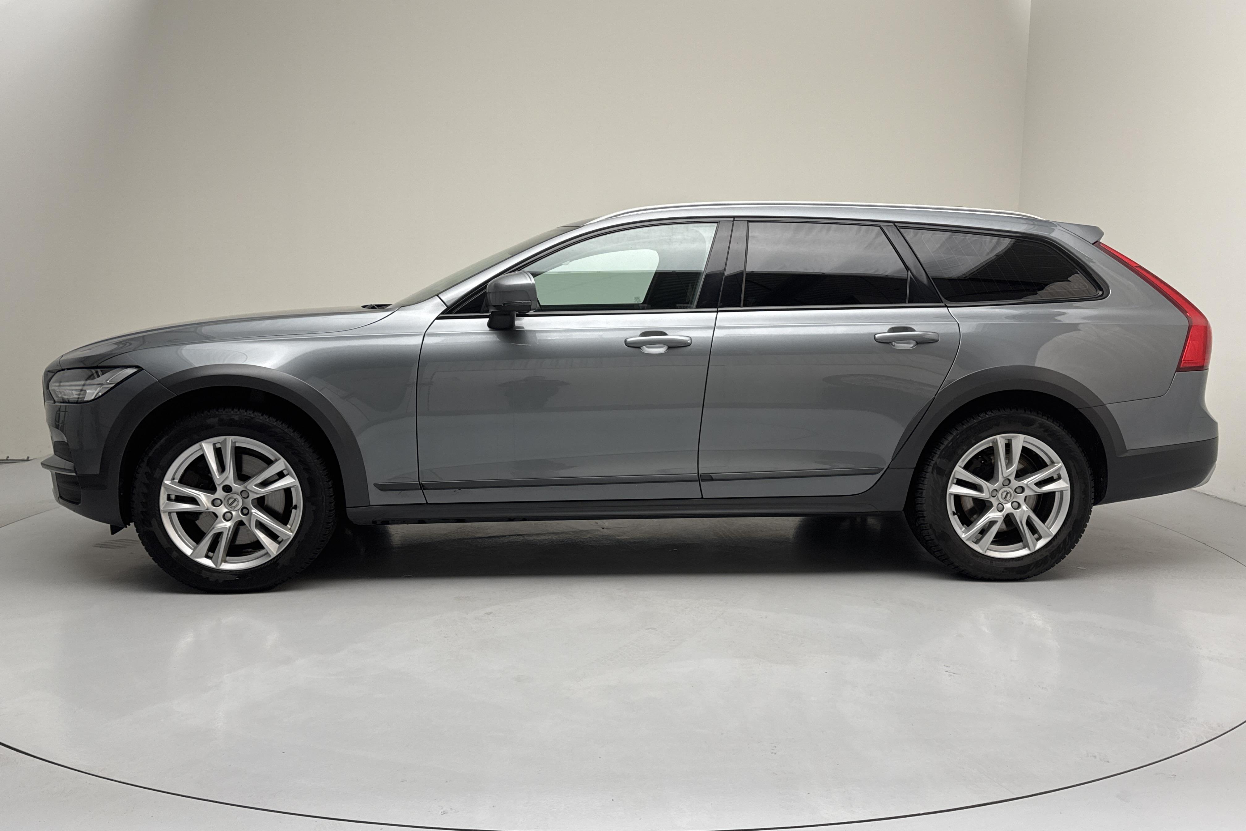 Volvo V90 D4 Cross Country AWD (190hk) - 15 550 mil - Automat - grå - 2019