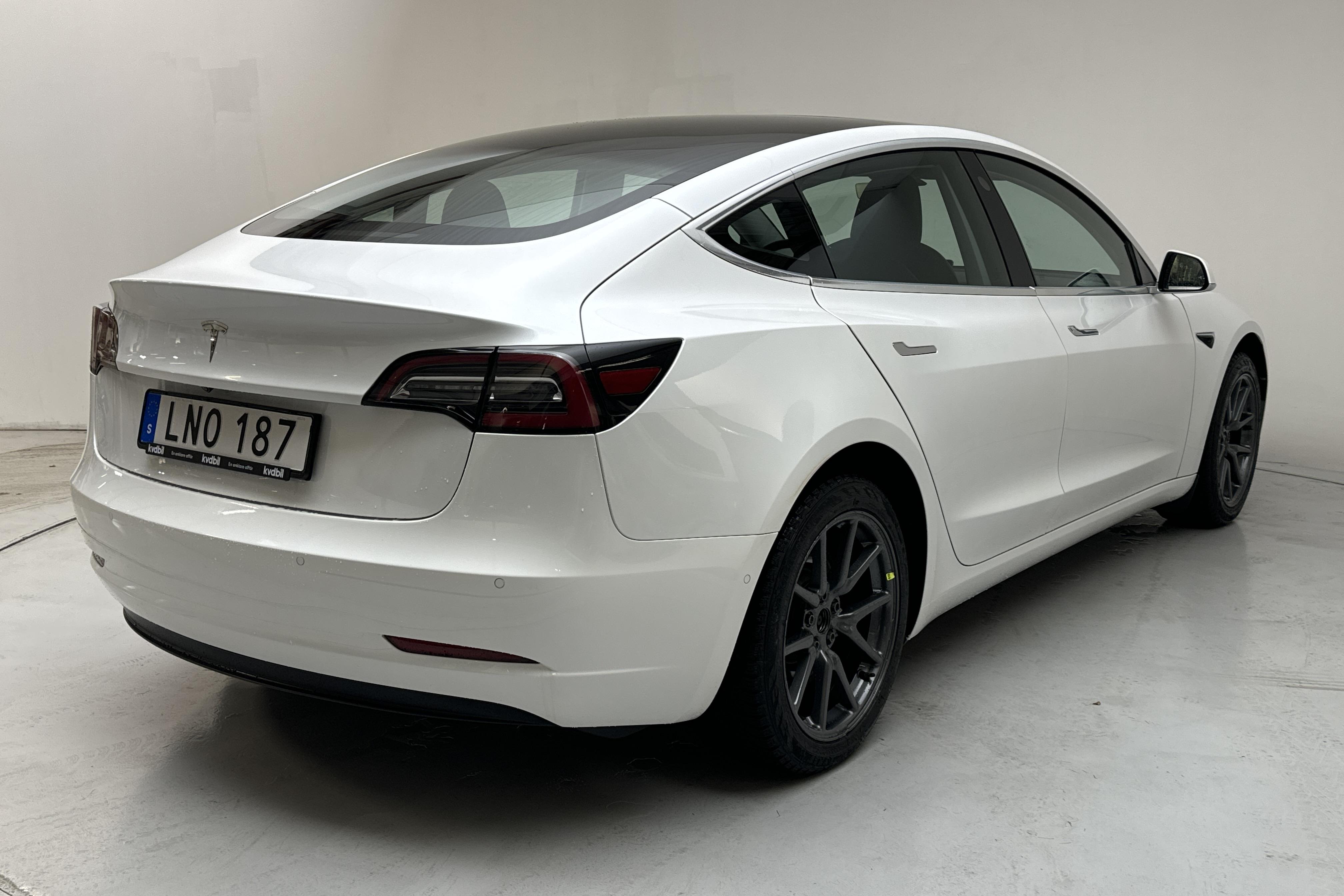 Tesla Model 3 Standard Range RWD - 106 730 km - Automaattinen - valkoinen - 2020