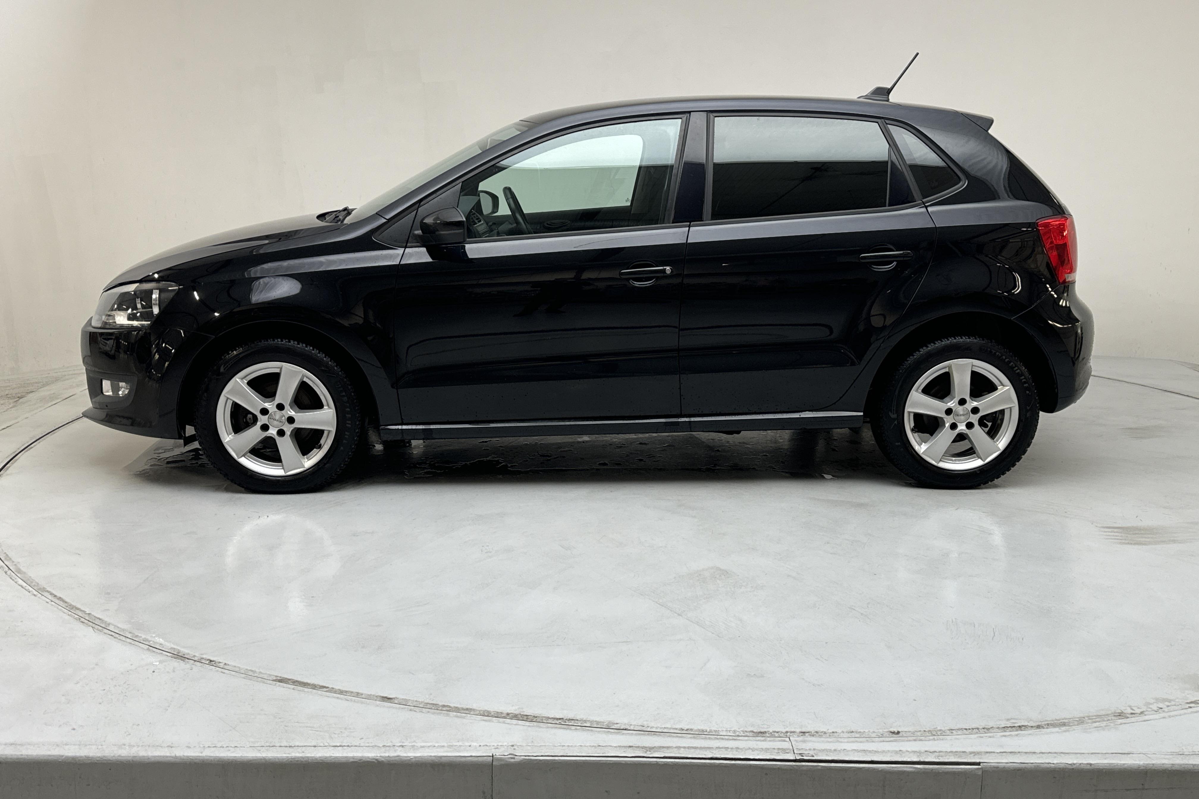 VW Polo 1.4 5dr (85hk) - 101 210 km - Manual - black - 2014