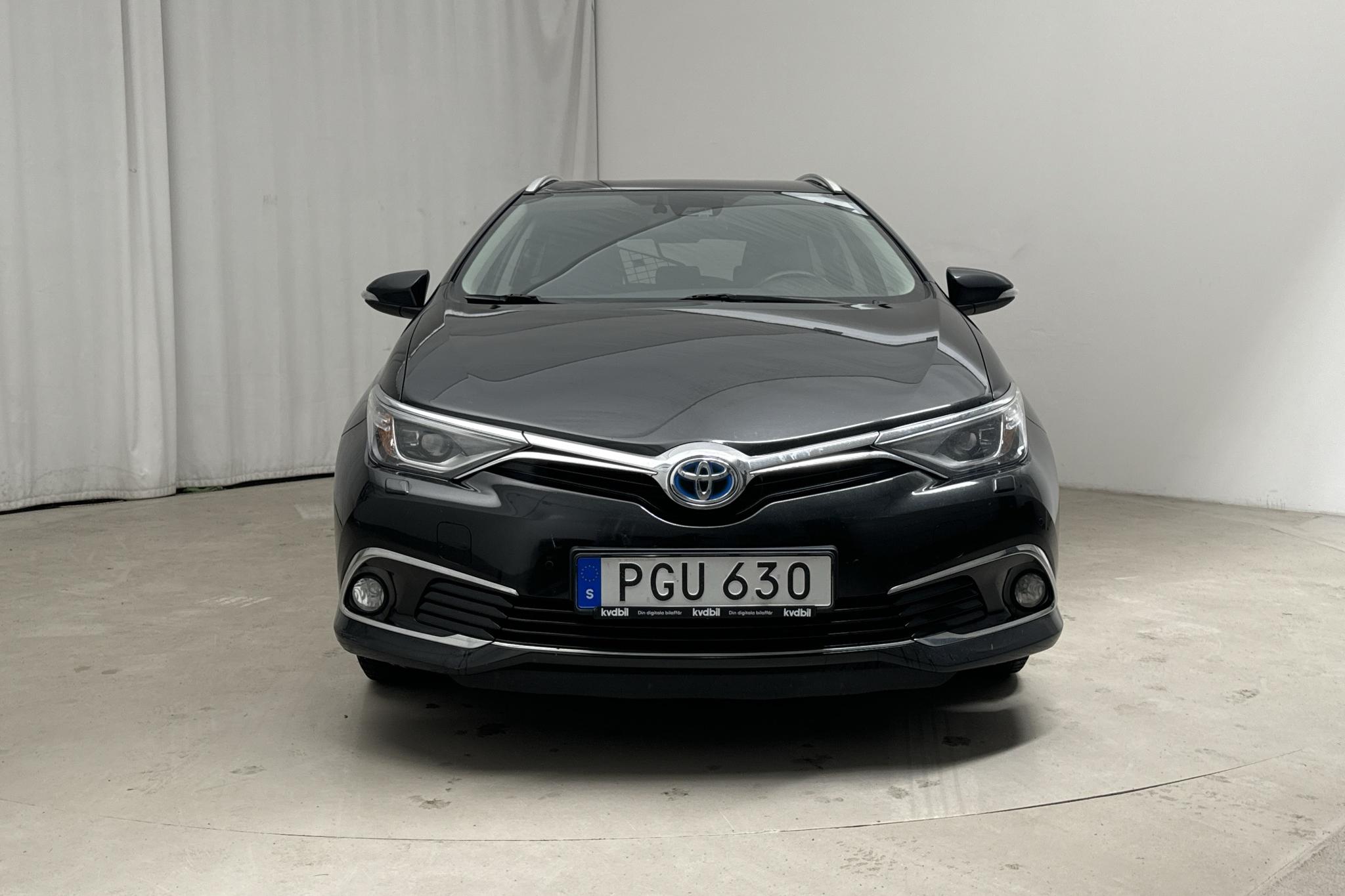 Toyota Auris 1.8 HSD Touring Sports (99hk) - 15 111 mil - Automat - svart - 2017