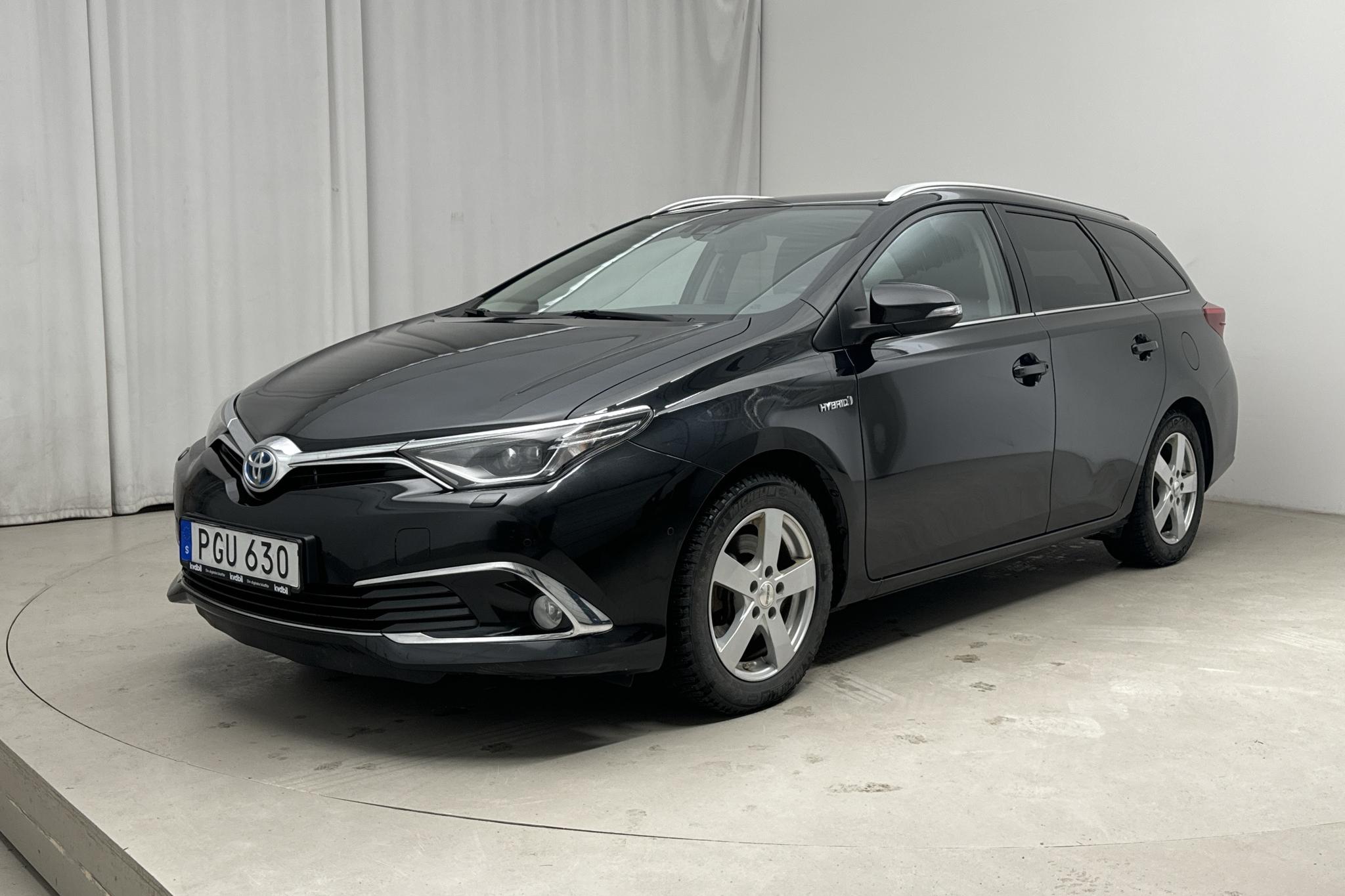 Toyota Auris 1.8 HSD Touring Sports (99hk) - 15 111 mil - Automat - svart - 2017