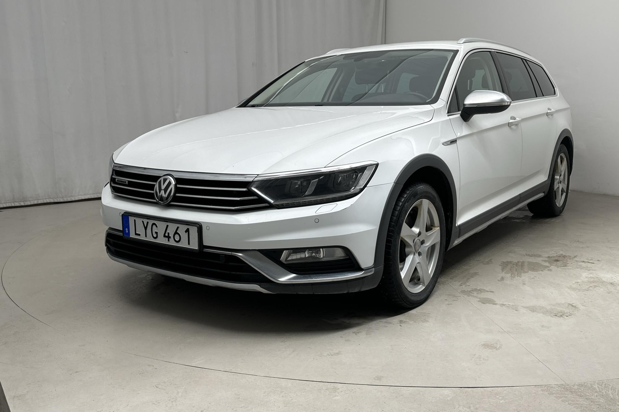 VW Passat Alltrack 2.0 TDI 4MOTION (190hk) - 19 590 mil - Automat - vit - 2016