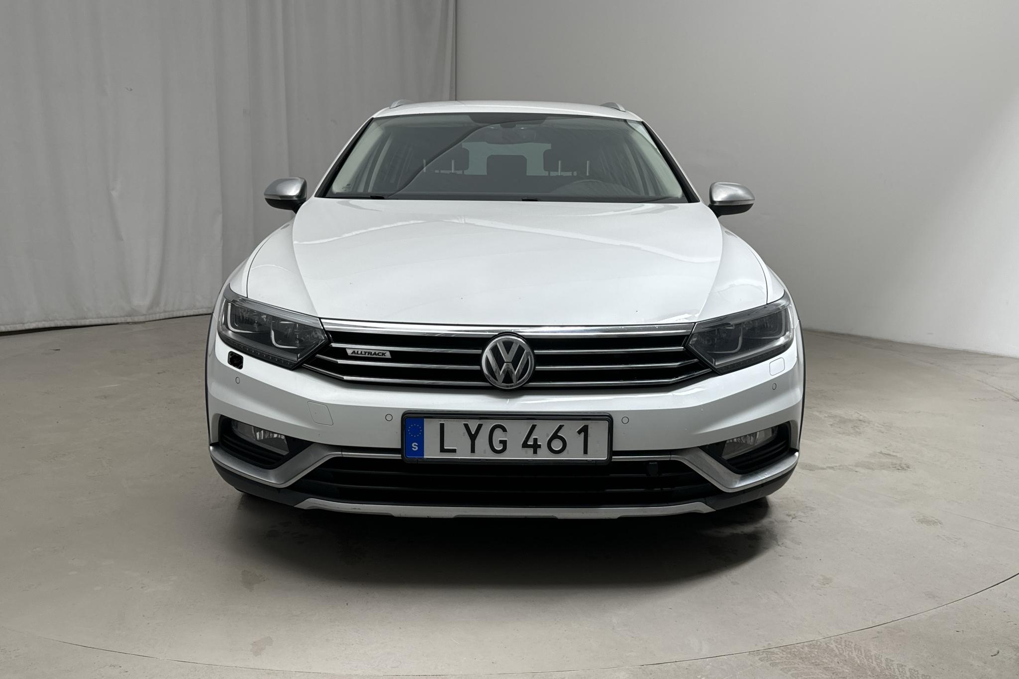 VW Passat Alltrack 2.0 TDI 4MOTION (190hk) - 19 590 mil - Automat - vit - 2016