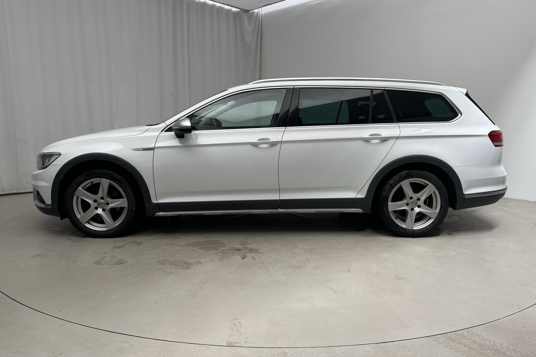 VW Passat Alltrack 2.0 TDI 4MOTION (190hk) - 19 590 mil - Automat - vit - 2016