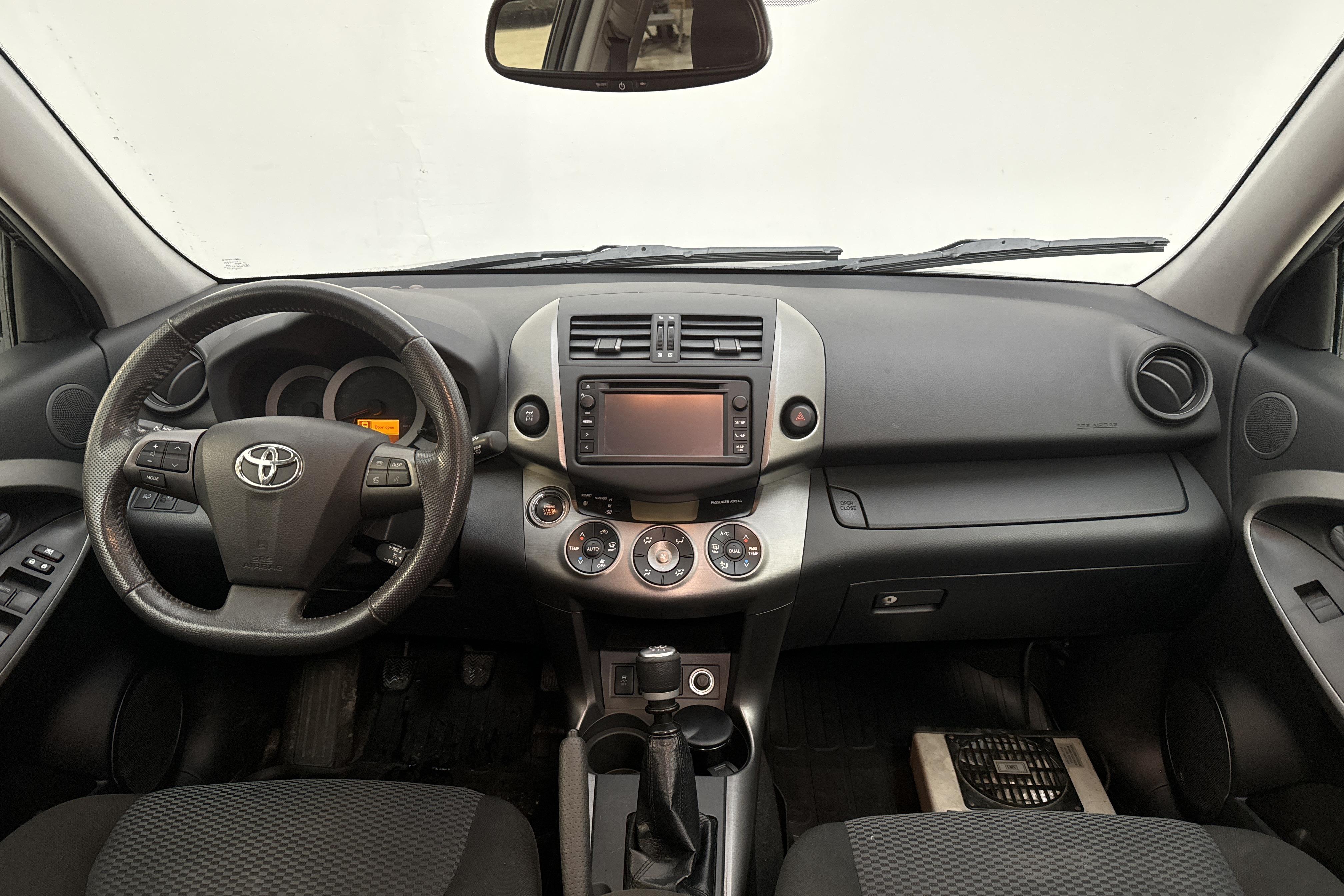 Toyota RAV4 2.0 (158hk) - 196 870 km - Manual - black - 2013