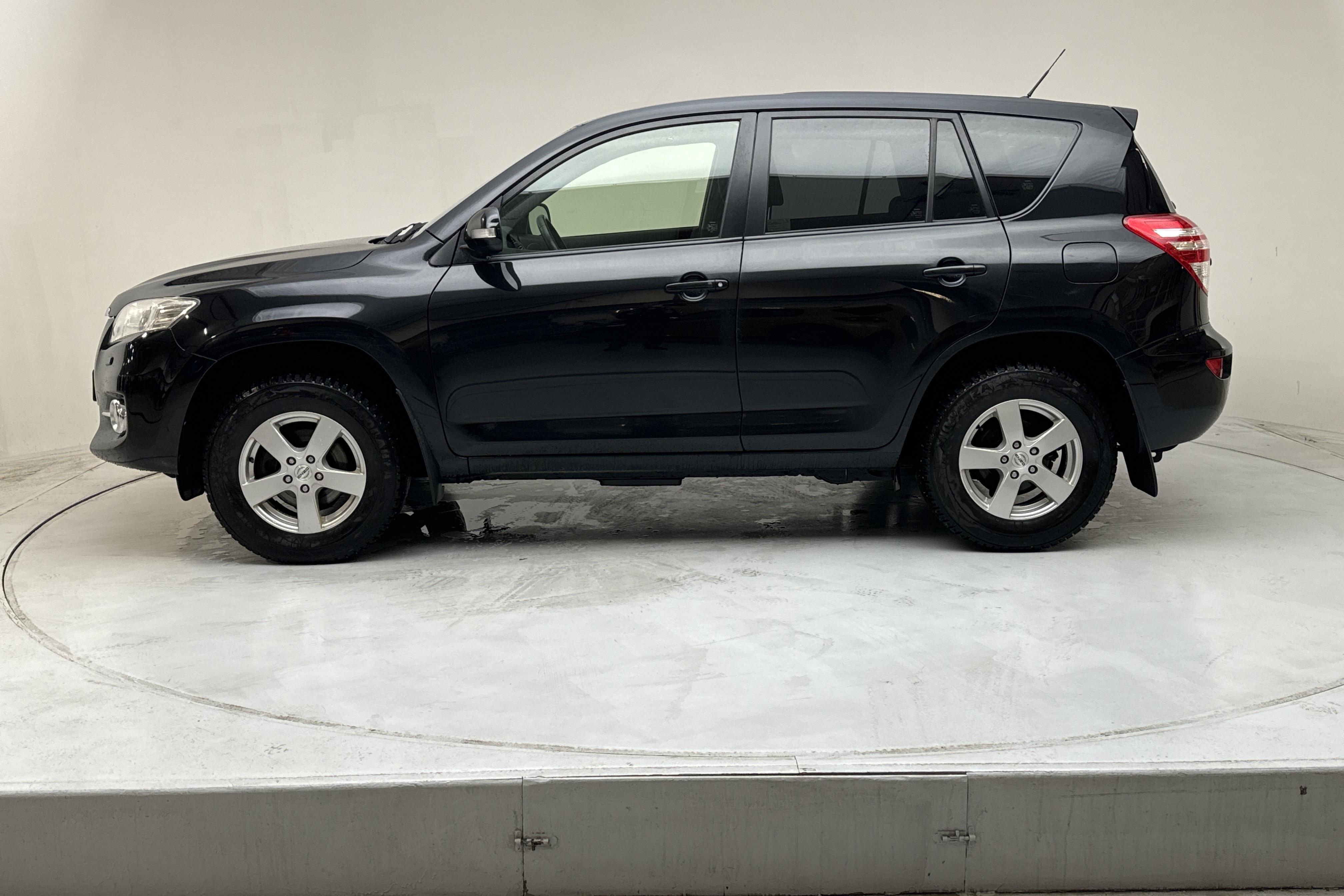 Toyota RAV4 2.0 (158hk) - 196 870 km - Manual - black - 2013