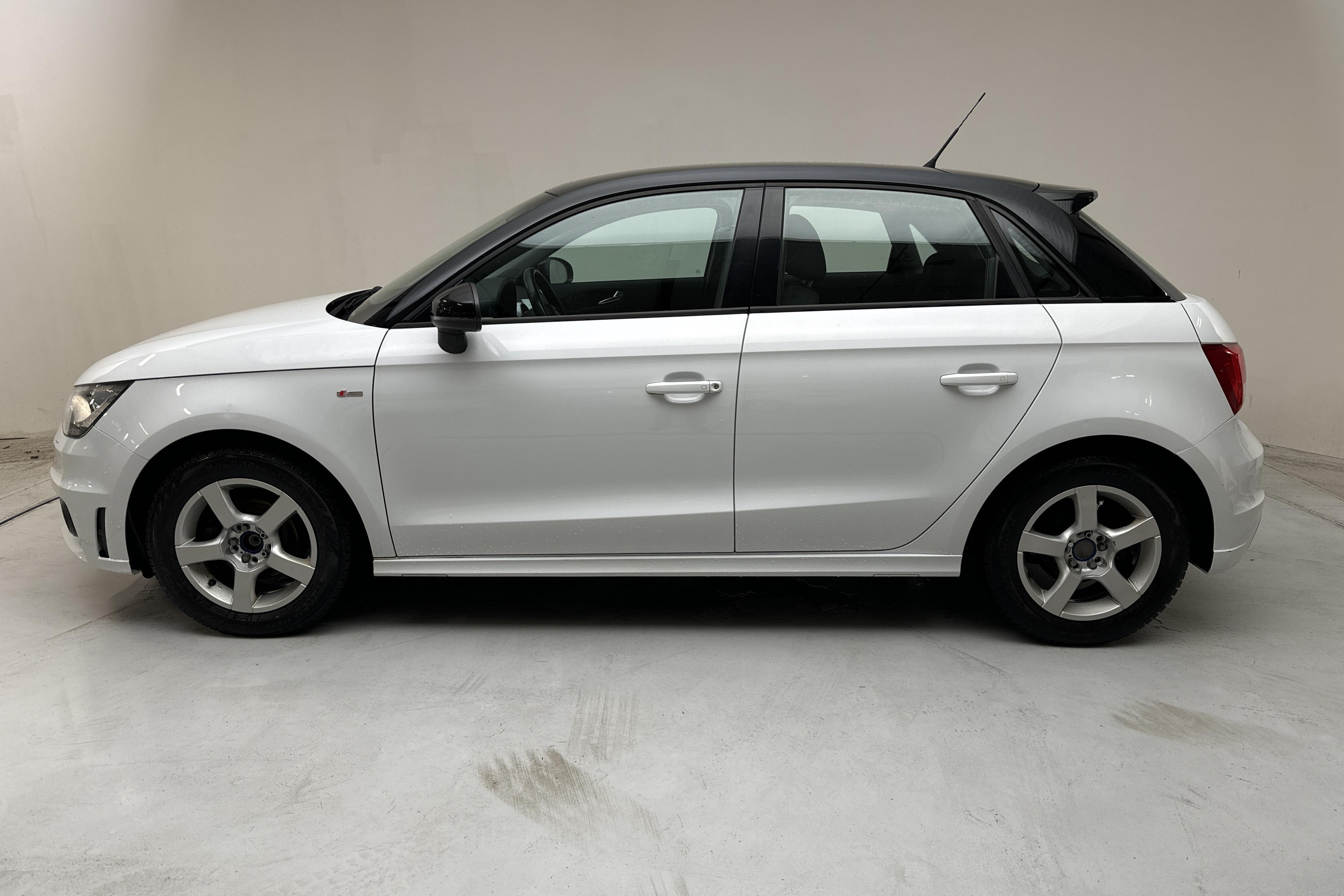 Audi A1 1.2 TFSI Sportback (86hk) - 9 396 mil - Manuell - vit - 2014