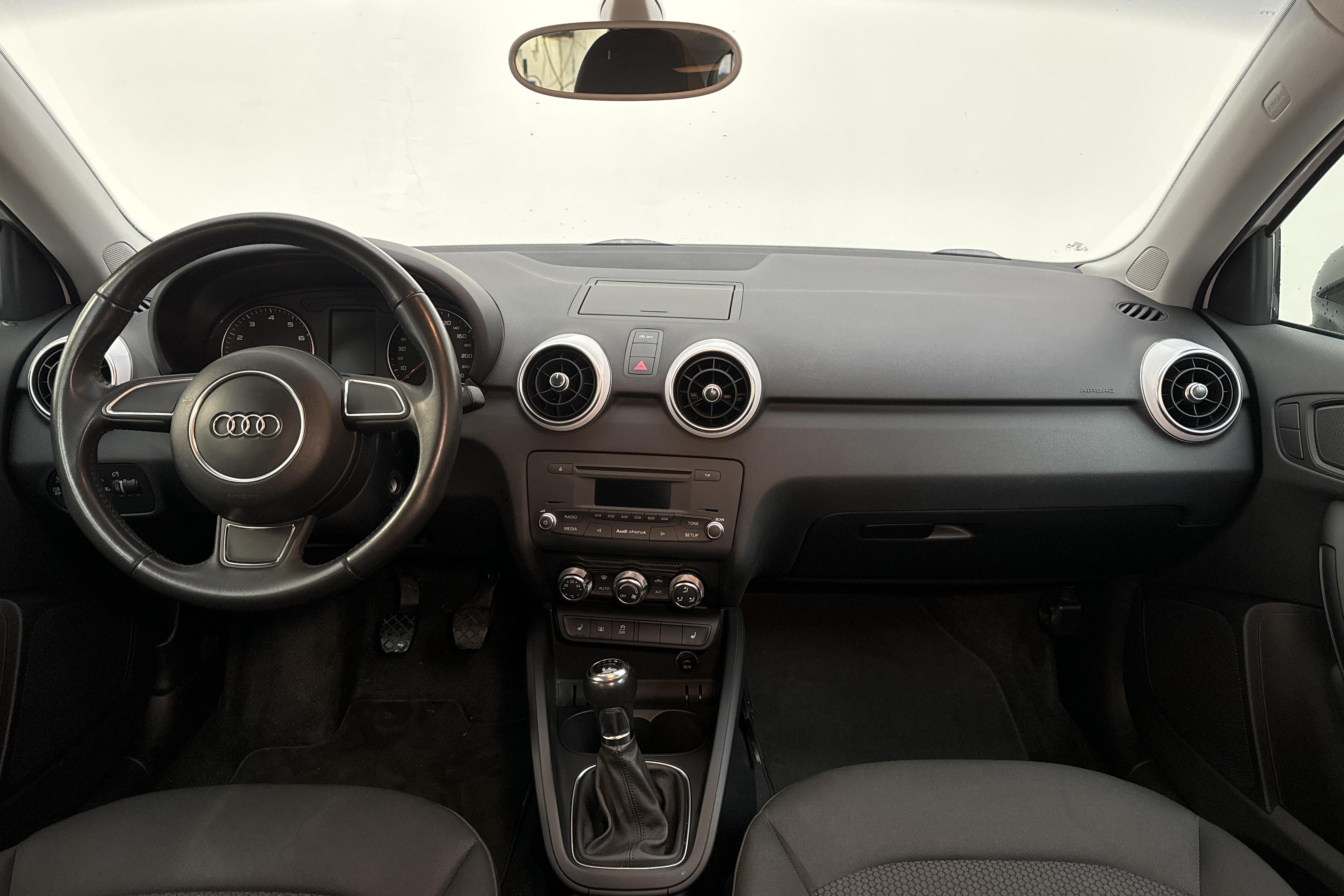 Audi A1 1.2 TFSI Sportback (86hk) - 93 960 km - Manualna - biały - 2014