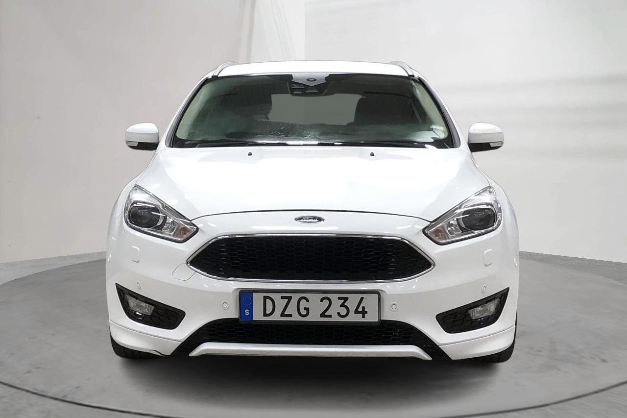 Ford Focus 1.0 EcoBoost Kombi (100hk) - 134 050 km - Manualna - biały - 2015