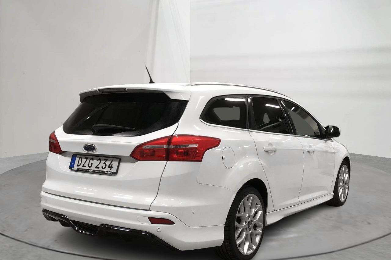 Ford Focus 1.0 EcoBoost Kombi (100hk) - 134 050 km - Manualna - biały - 2015