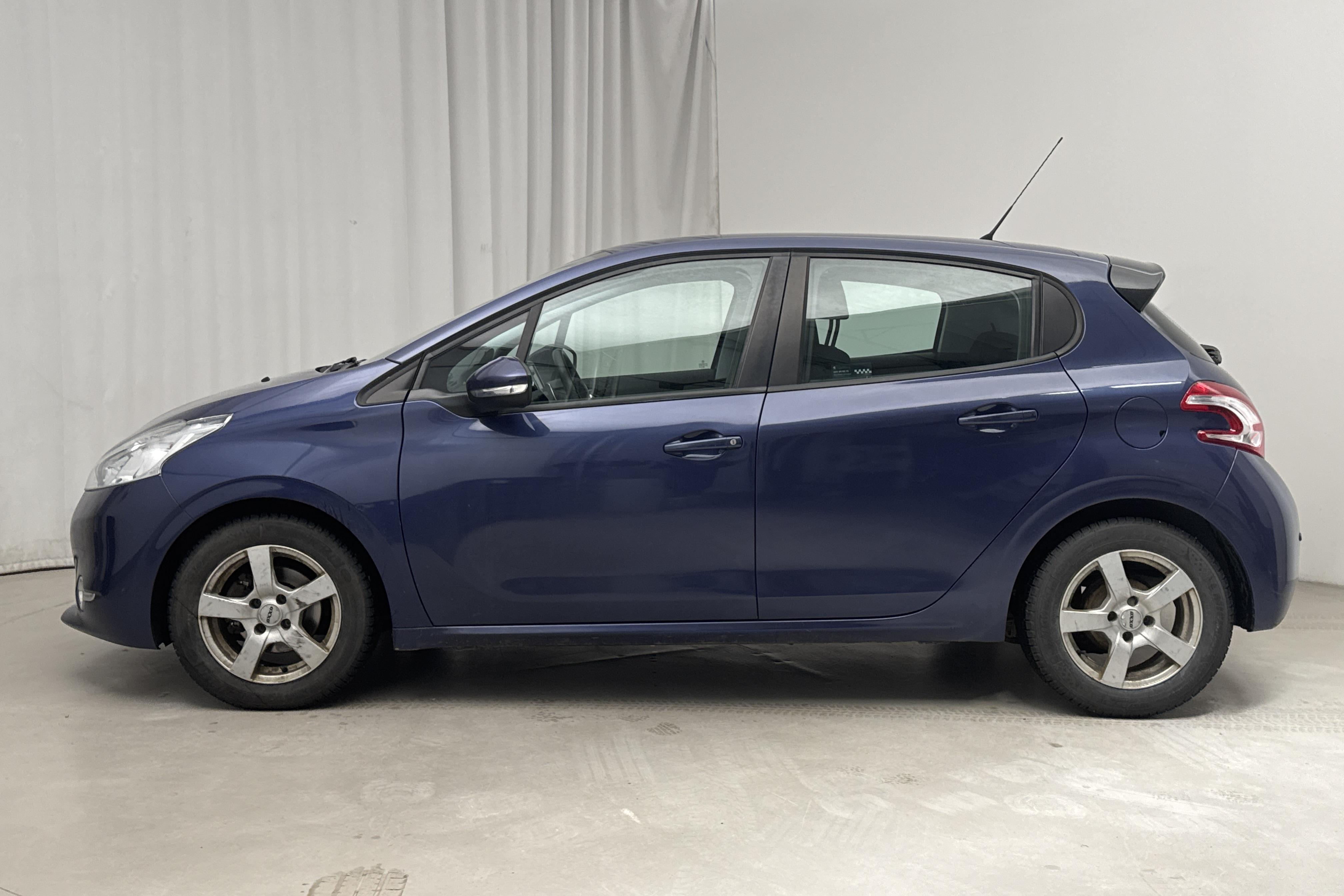 Peugeot 208 1.4 e-HDi 5dr (68hk) - 82 700 km - Automaattinen - sininen - 2013