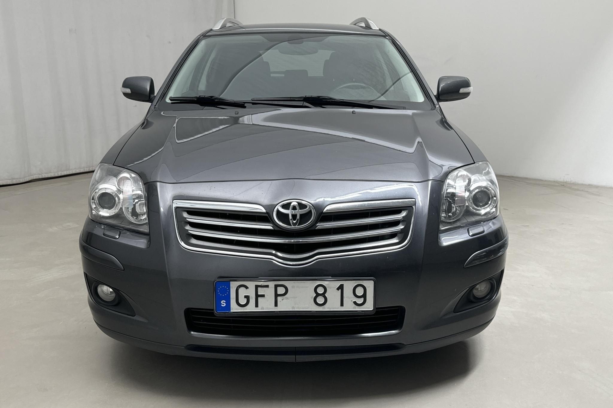 Toyota Avensis 2.2 D4D Kombi (177hk) - 203 300 km - Manualna - szary - 2007