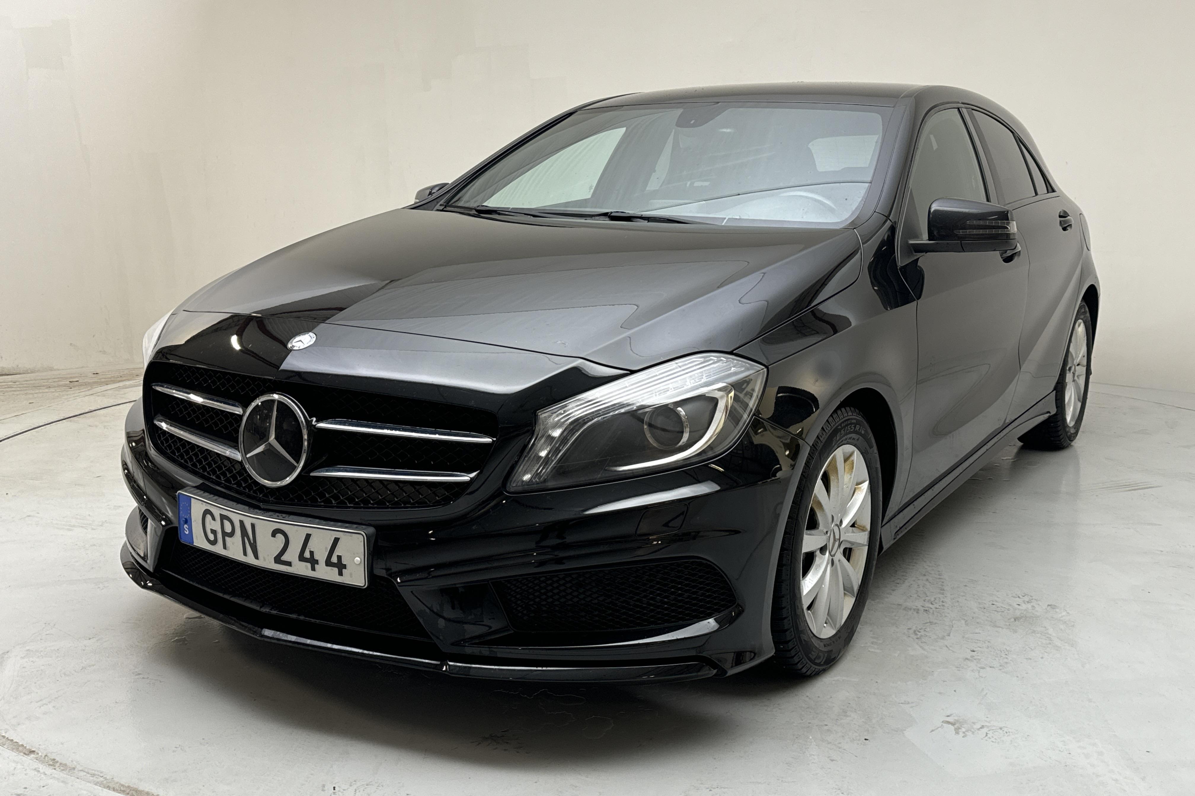 Mercedes A 180 5dr W176 (122hk) - 102 720 km - Käsitsi - must - 2015