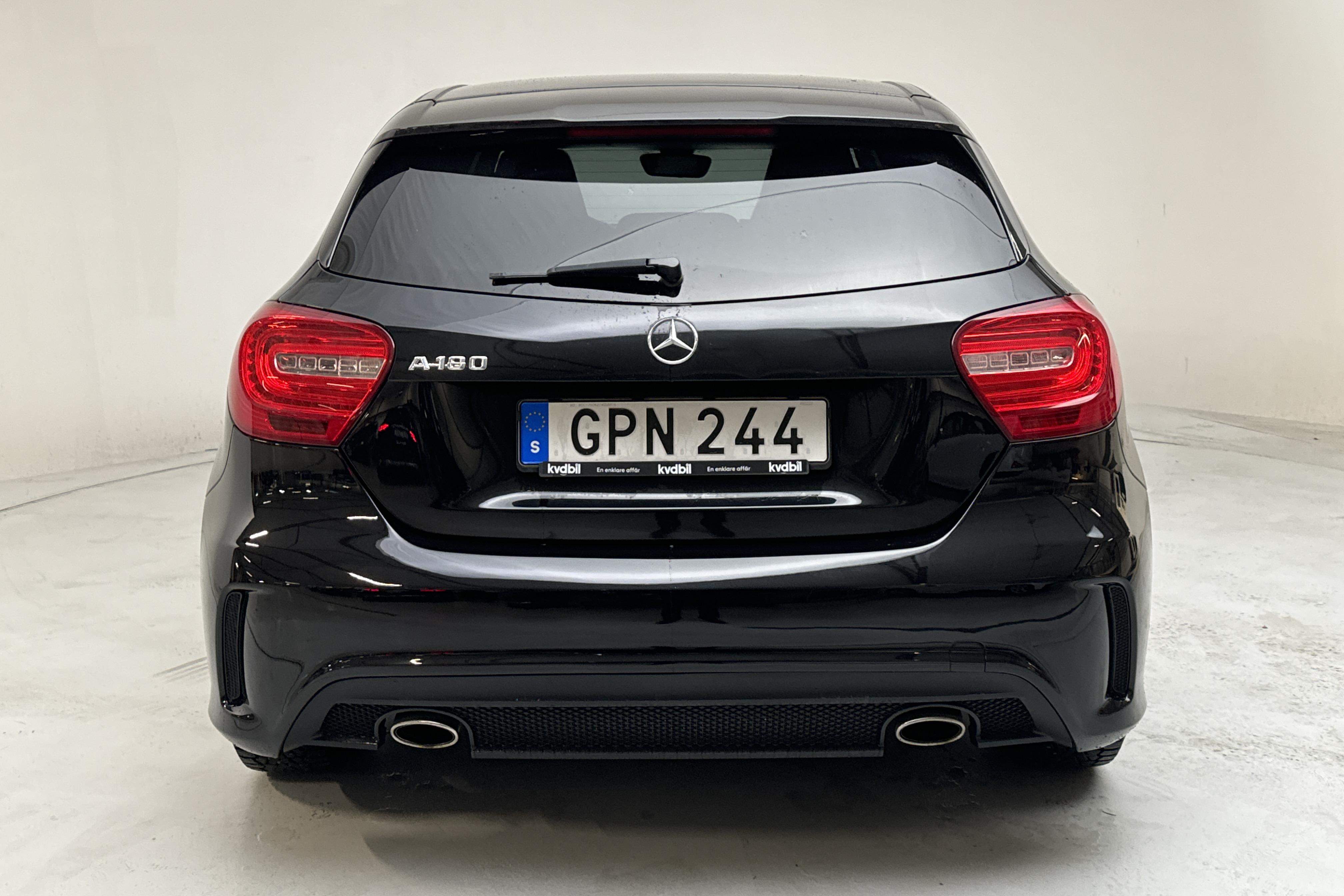 Mercedes A 180 5dr W176 (122hk) - 10 272 mil - Manuell - svart - 2015