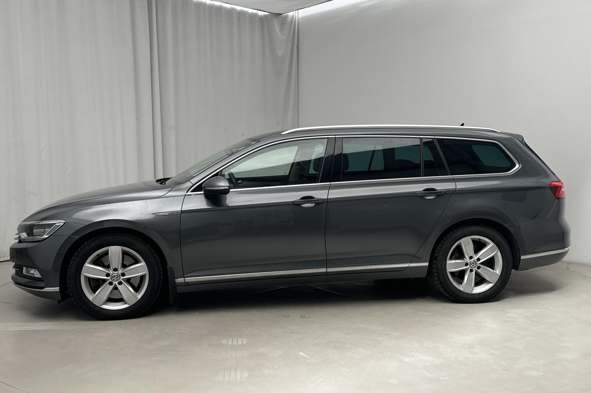 VW Passat 2.0 TDI BiTurbo Sportscombi 4MOTION (240hk) - 156 820 km - Automatic - gray - 2015