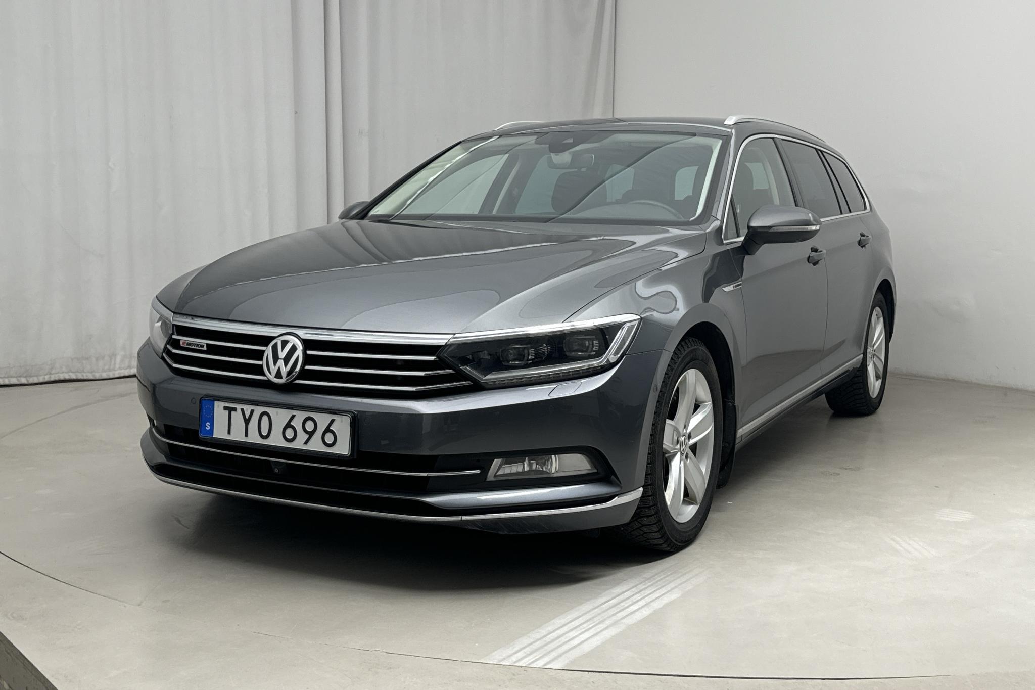 VW Passat 2.0 TDI BiTurbo Sportscombi 4MOTION (240hk) - 156 820 km - Automatic - gray - 2015