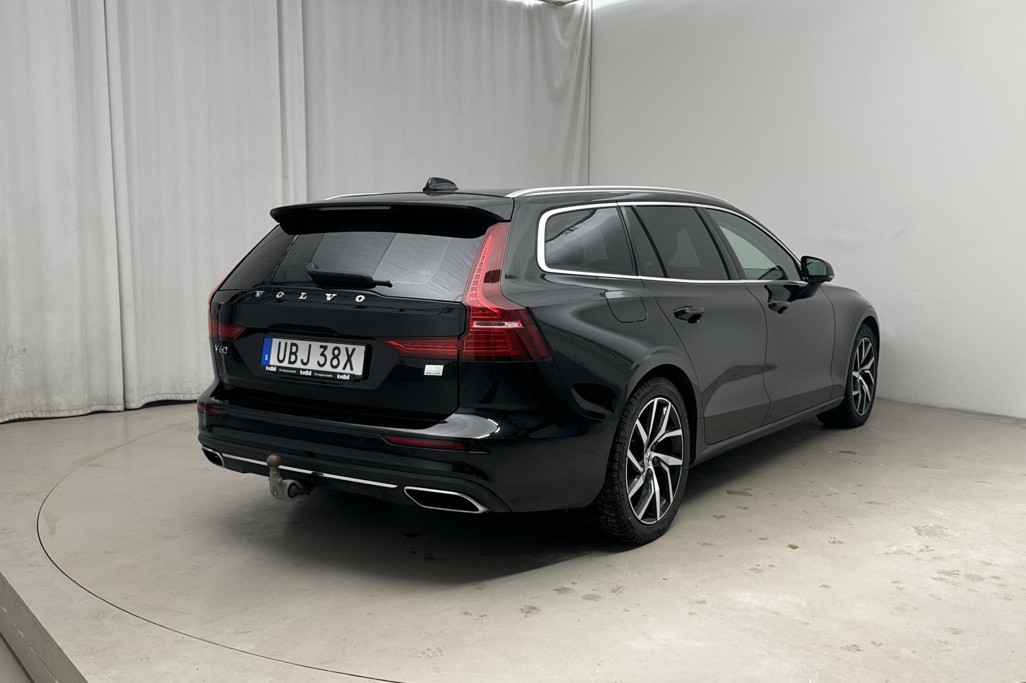 Volvo V60 T6 AWD Recharge (350hk) - 85 340 km - Automatyczna - czarny - 2022