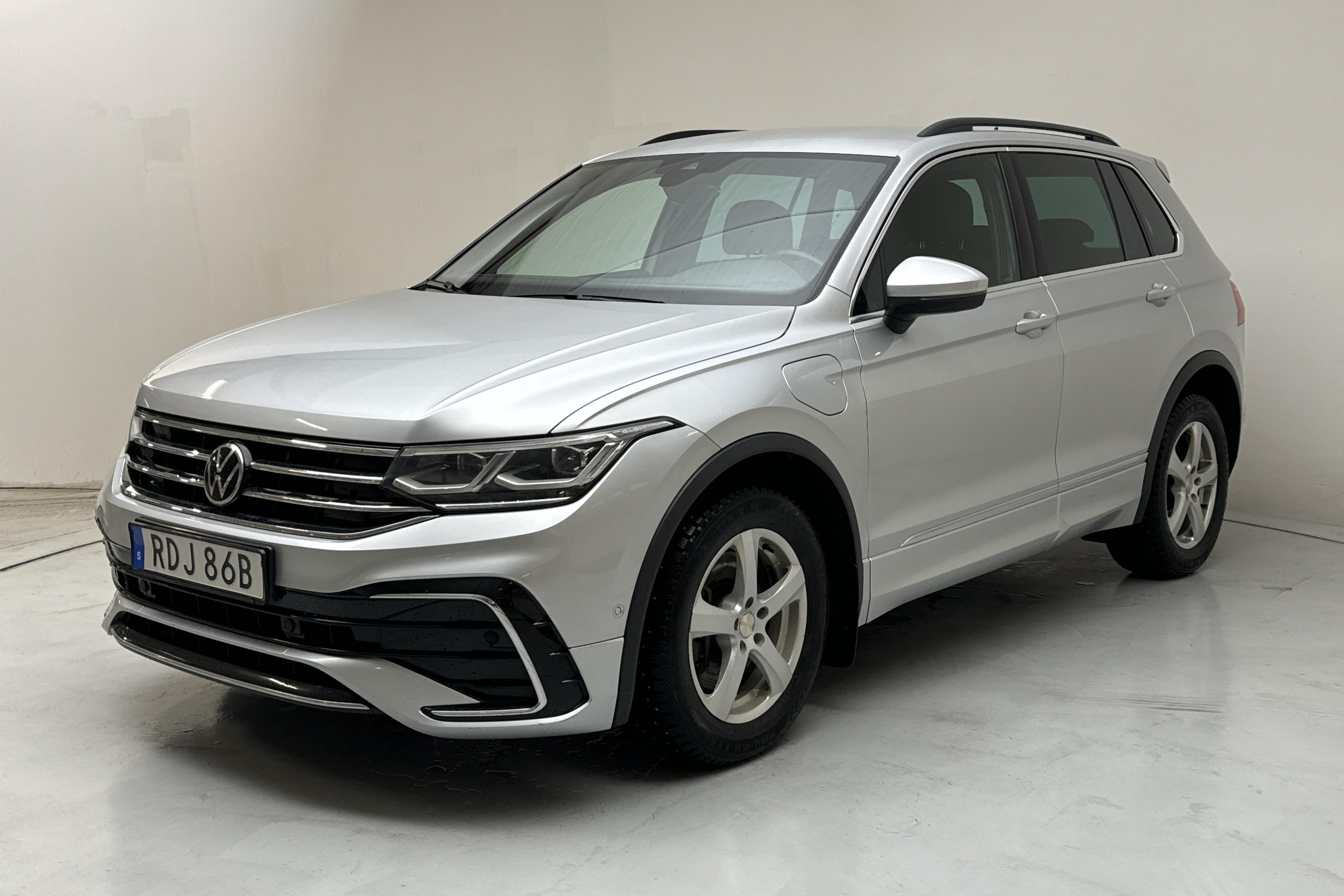 VW Tiguan 1.4 TSI eHybrid (245hk) - 18 152 mil - Automat - silver - 2021