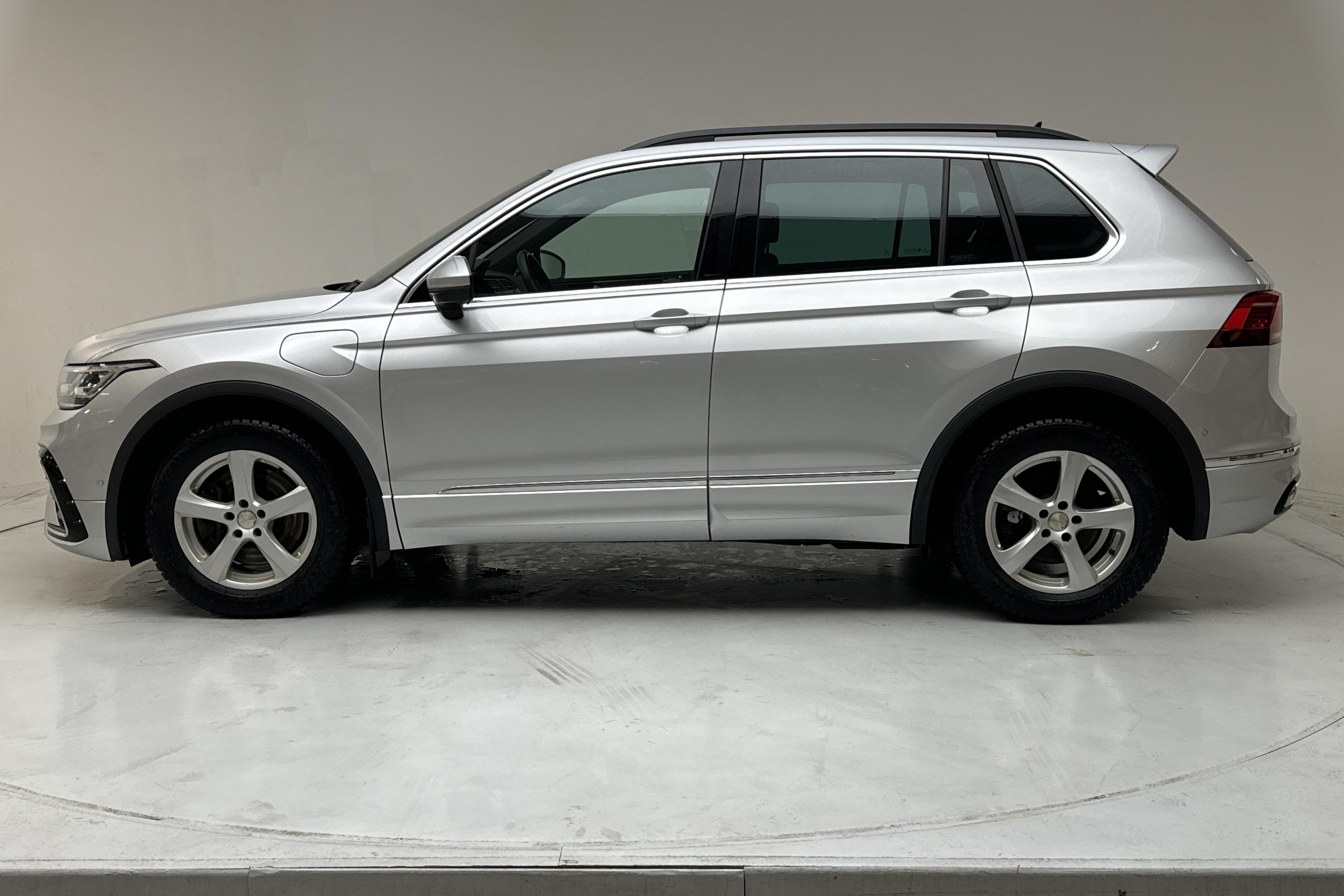 VW Tiguan 1.4 TSI eHybrid (245hk) - 18 152 mil - Automat - silver - 2021