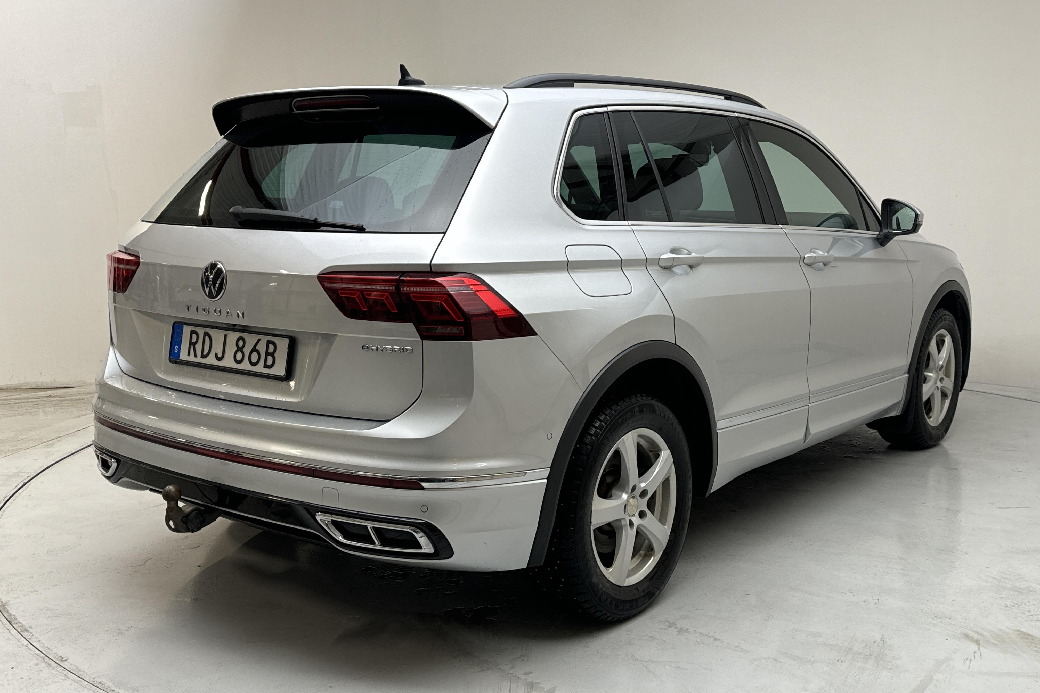 VW Tiguan 1.4 TSI eHybrid (245hk) - 18 152 mil - Automat - silver - 2021