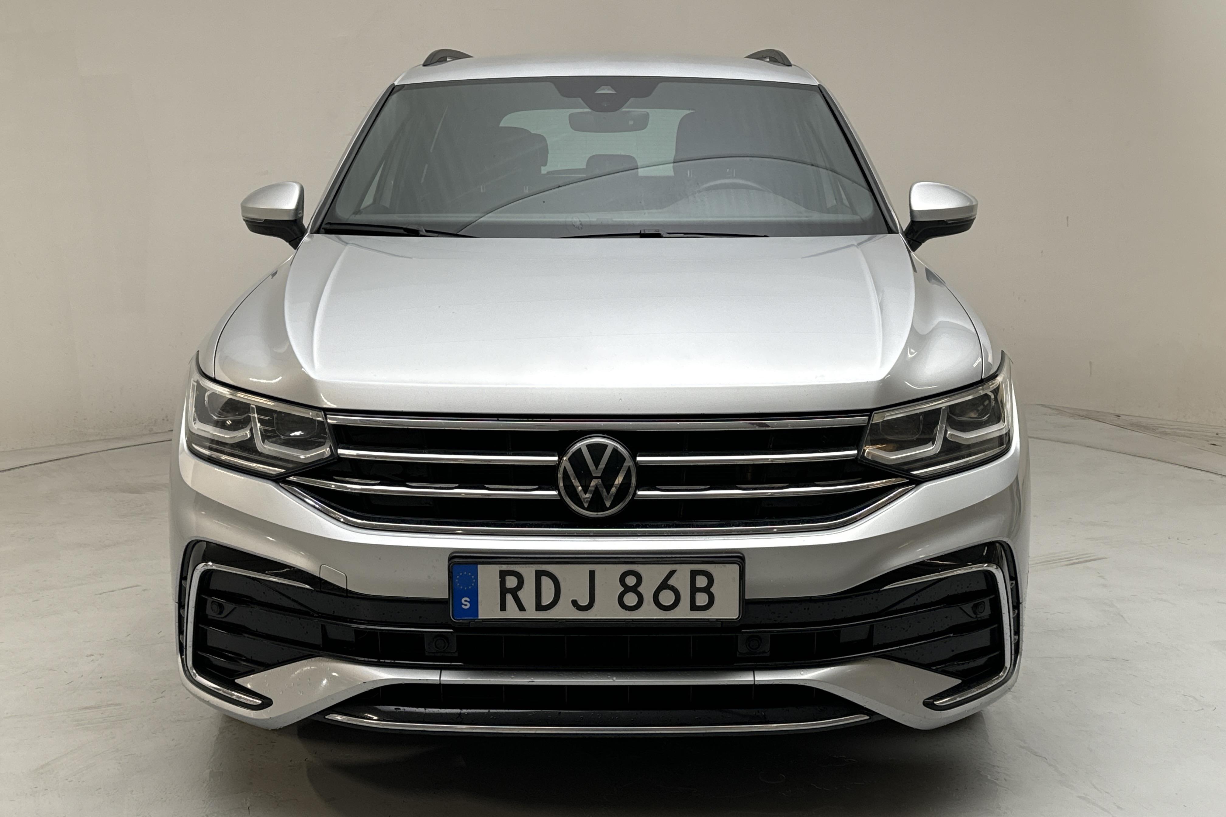 VW Tiguan 1.4 TSI eHybrid (245hk) - 18 152 mil - Automat - silver - 2021